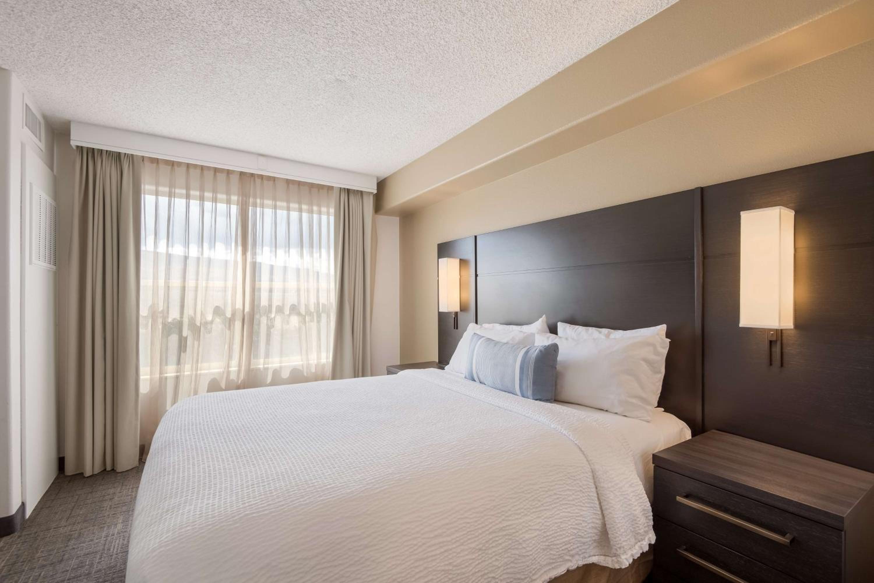 One-Bedroom King Suite - Non-Smoking - Photo 6