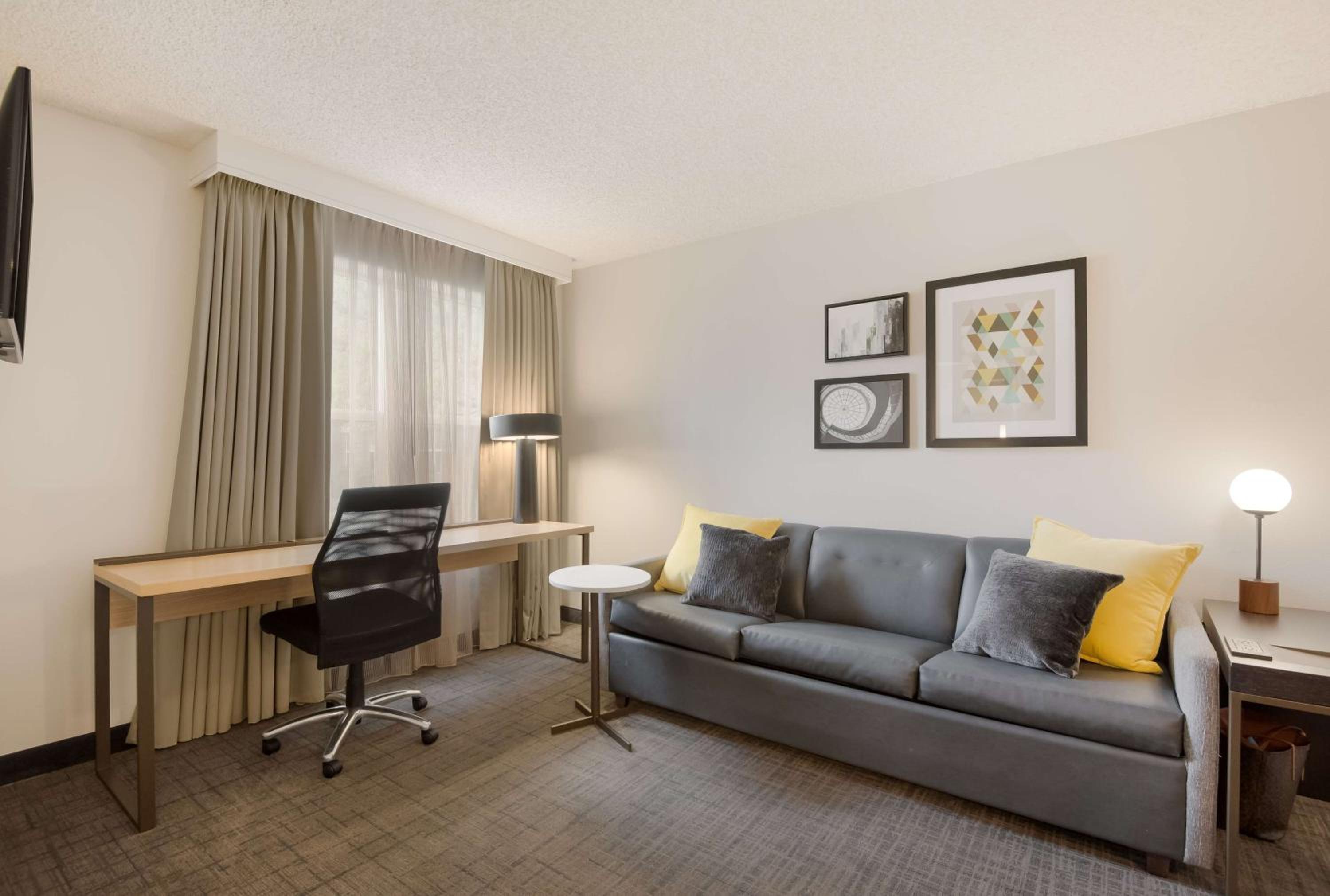 One-Bedroom King Suite - Non-Smoking - Photo 4