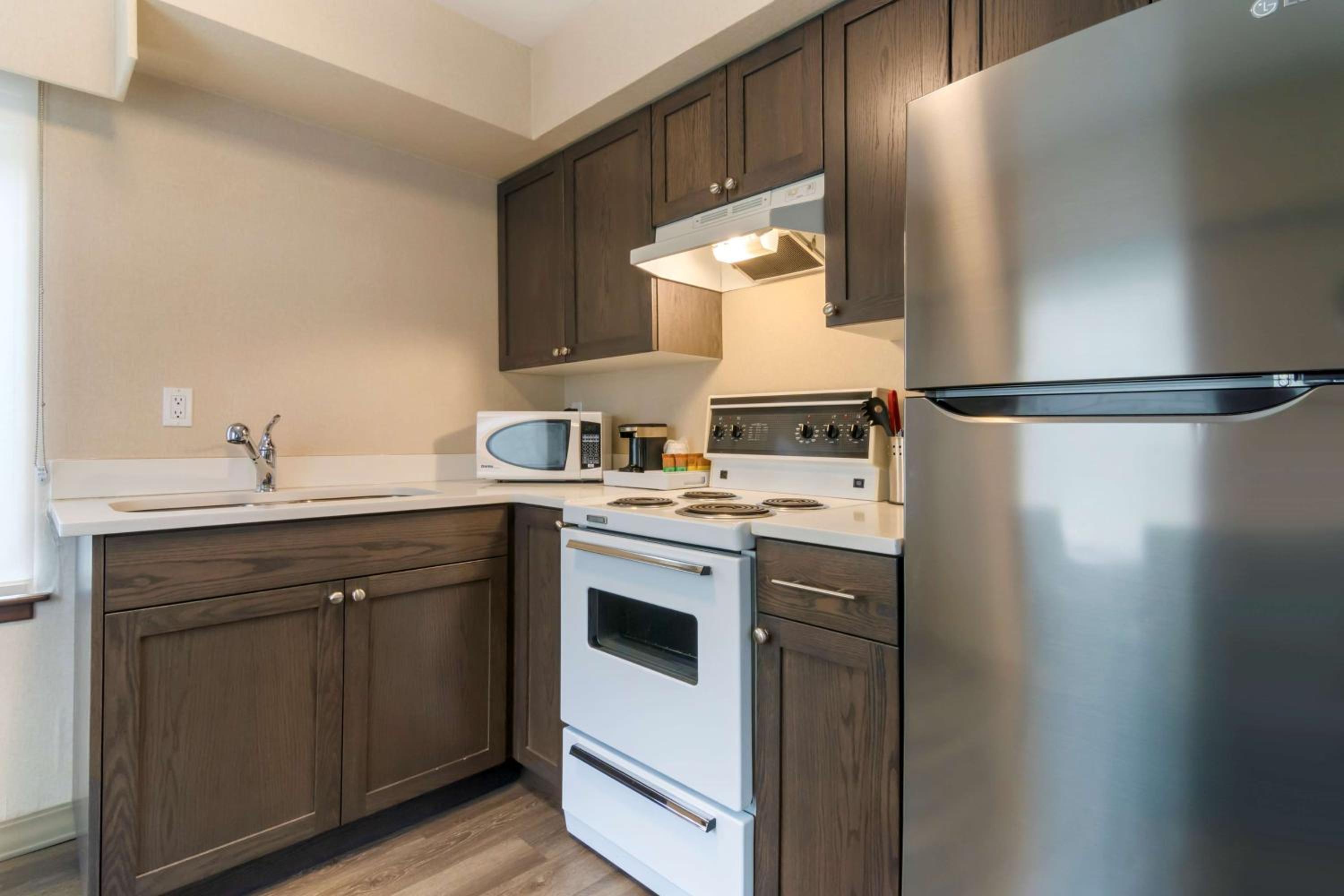 King Room with Kitchenette - Non-Smoking - Photo 3