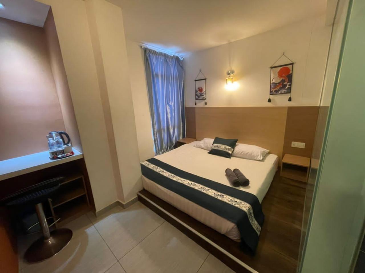 Deluxe King Room - Photo 6