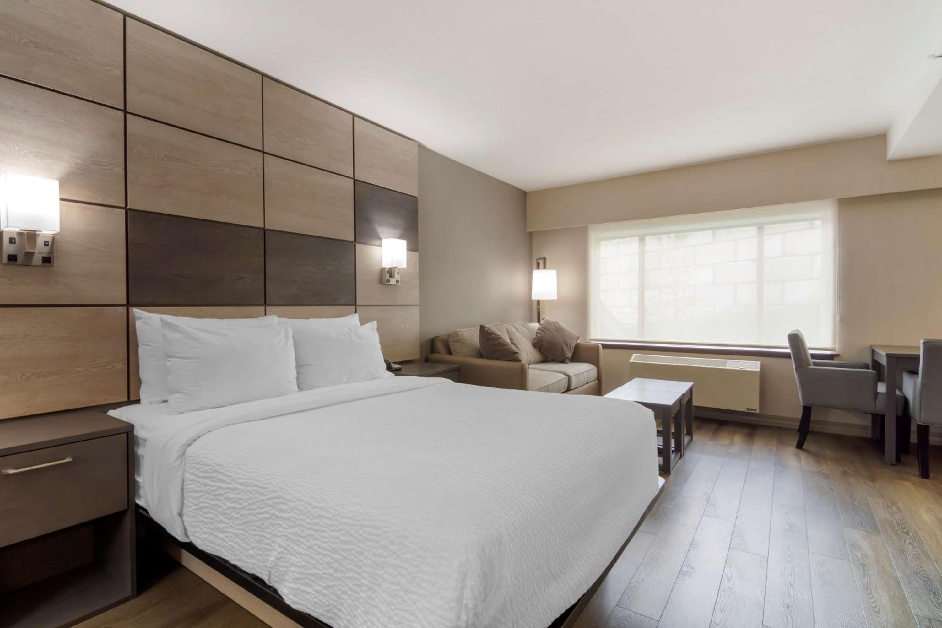 King Room with Sofa-Bed and Mountain View - Non-Smoking - Photo 1
