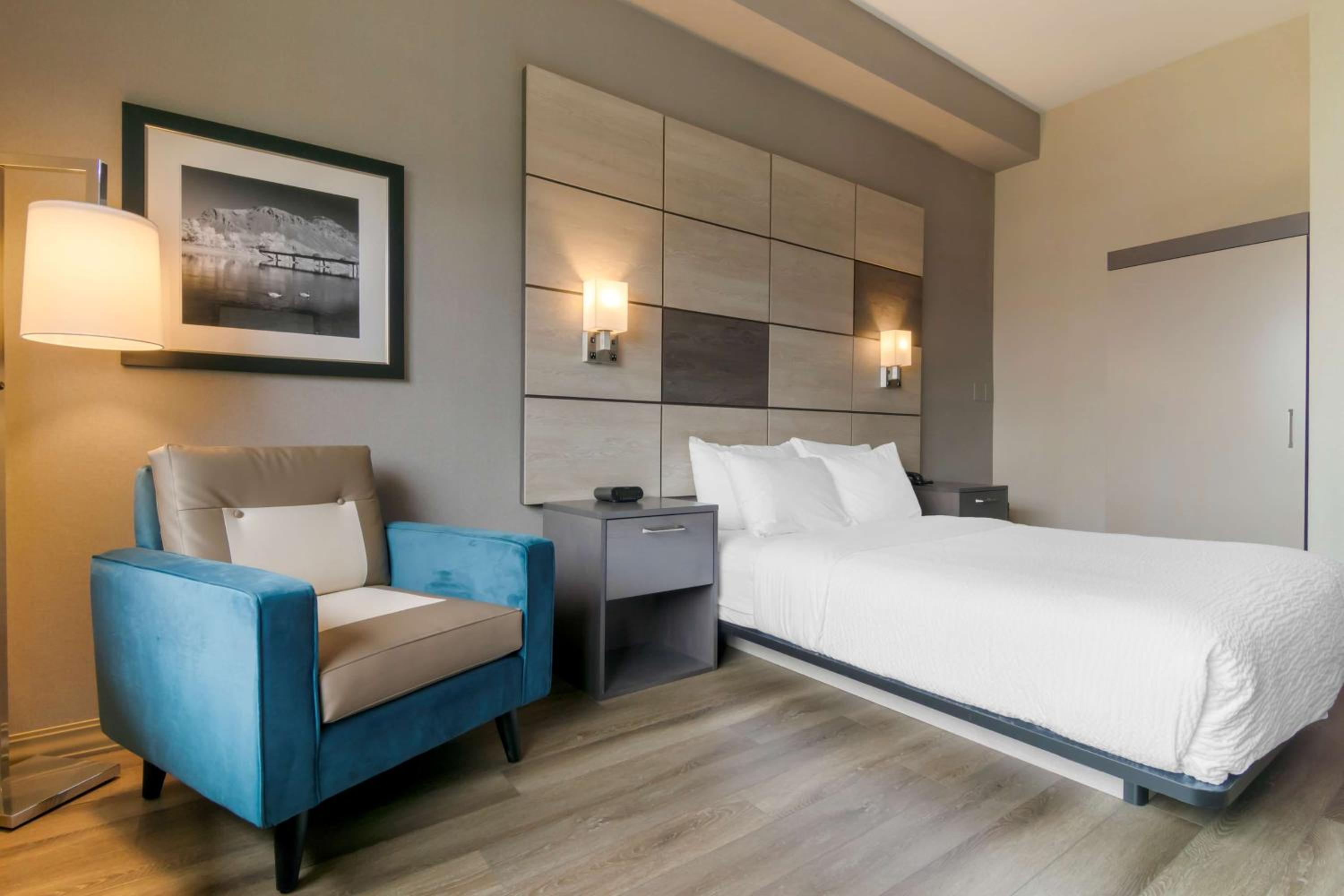 King Room with Sofa-Bed and Mountain View - Non-Smoking - Photo 3