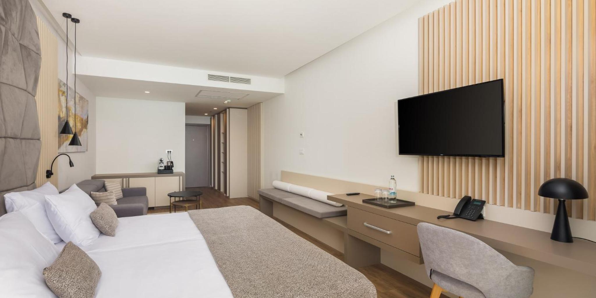 Luxury Room with Sea View and Balcony - Photo 5