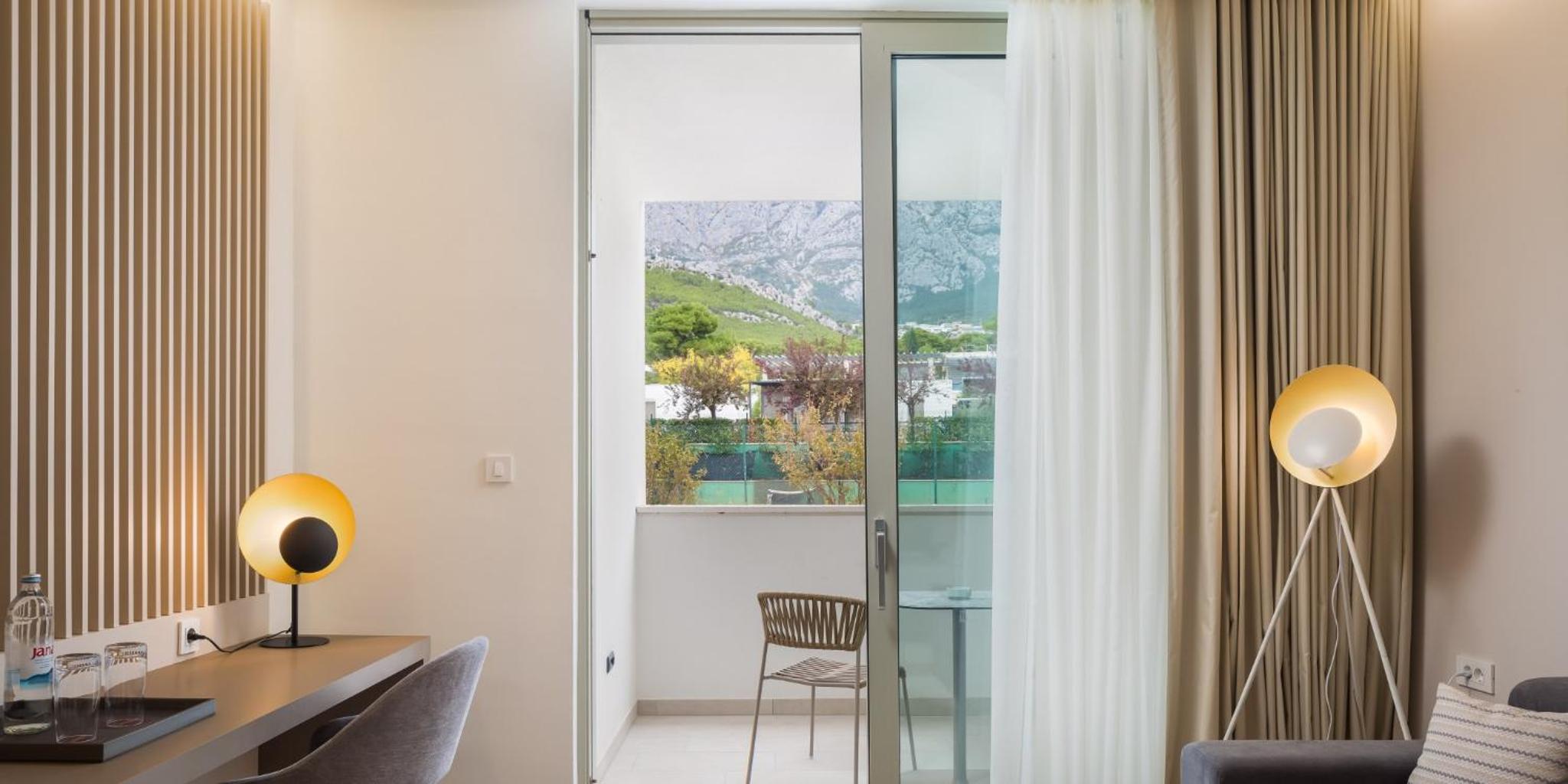 Deluxe Room with Balcony - Photo 3