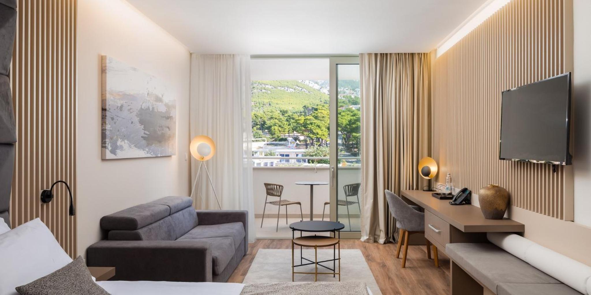 Deluxe Room with Balcony - Photo 1
