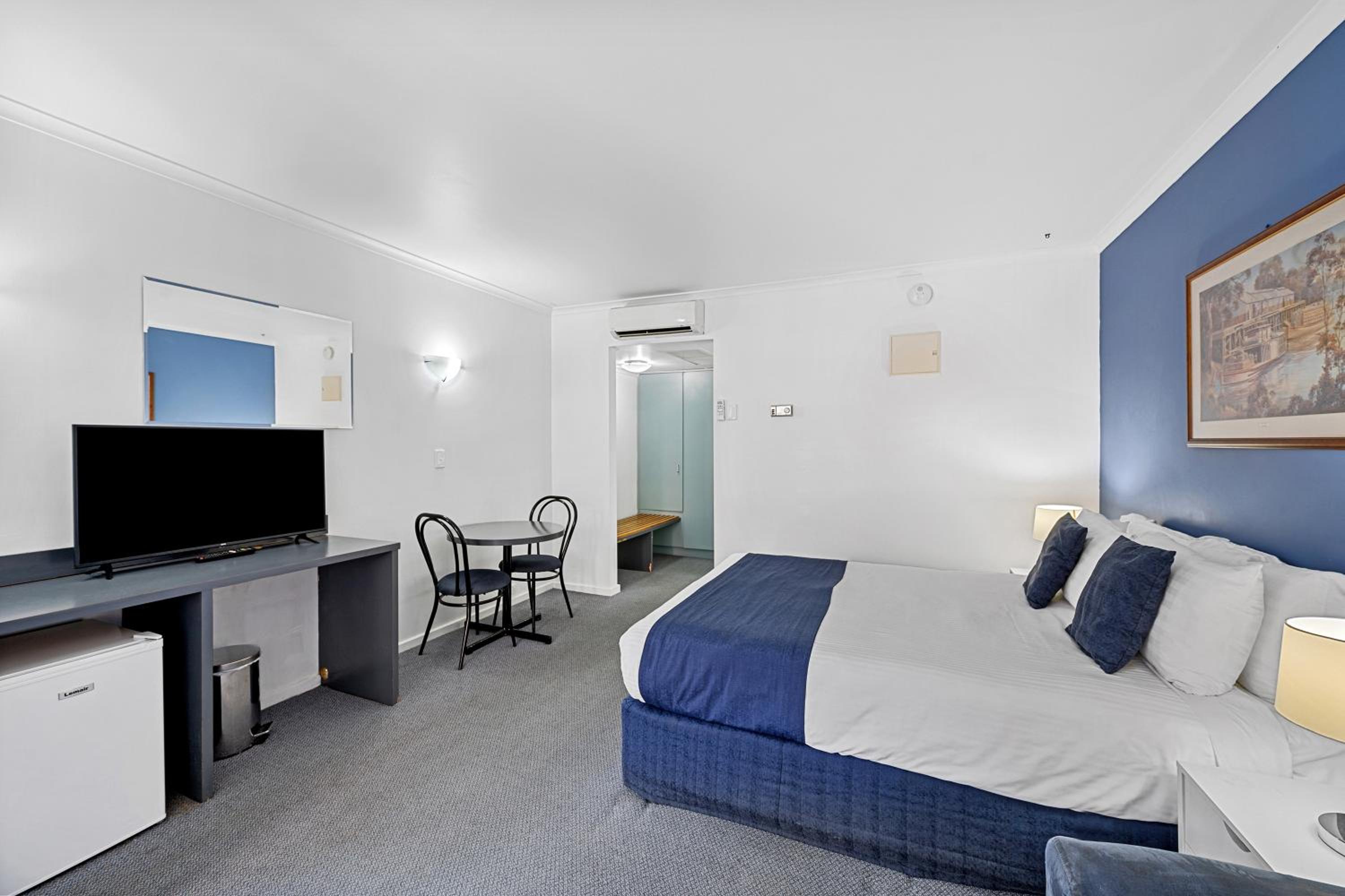 Standard Queen Room photo 2