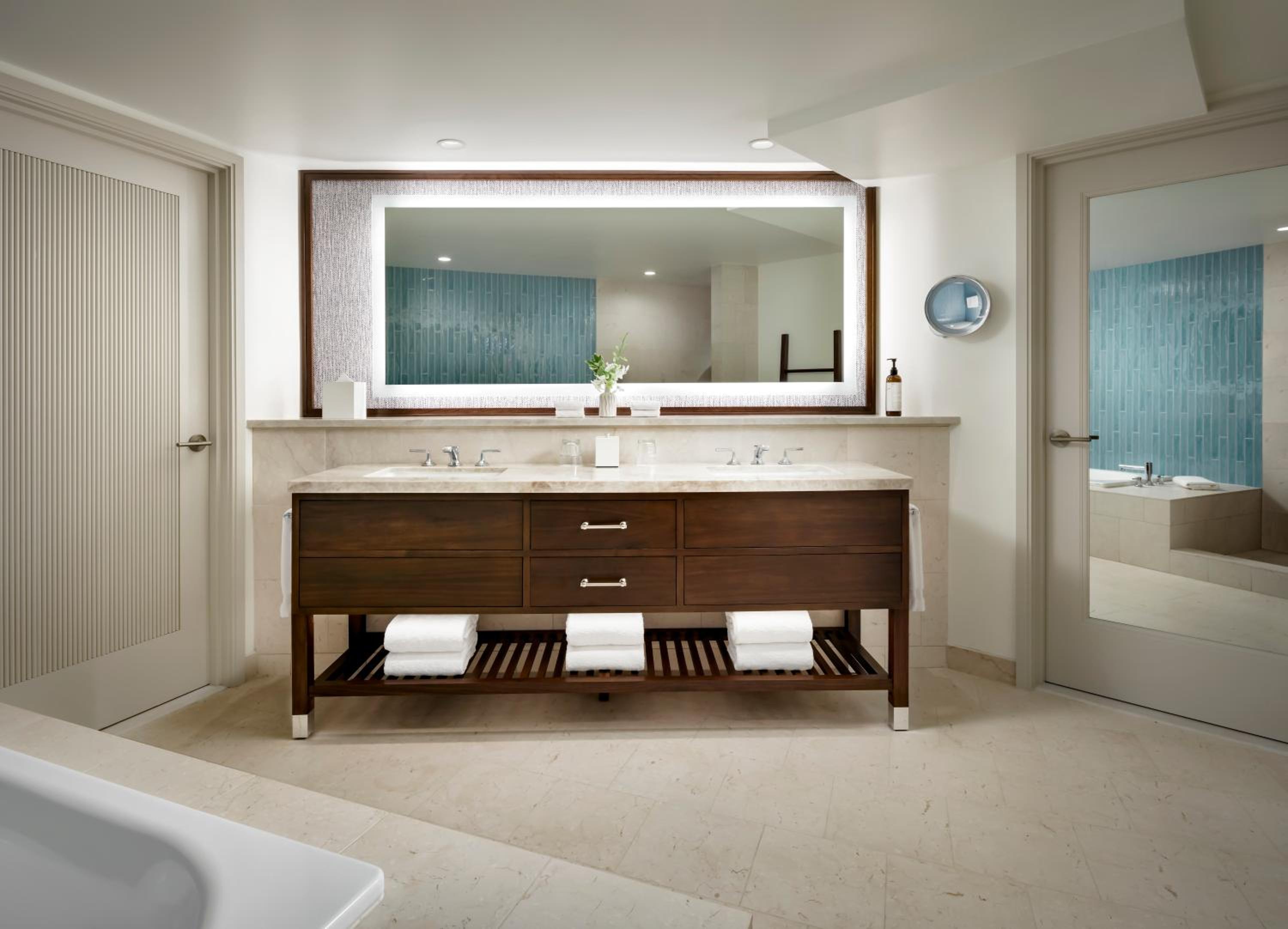 Fairmont King Suite With Sofa Bed And View