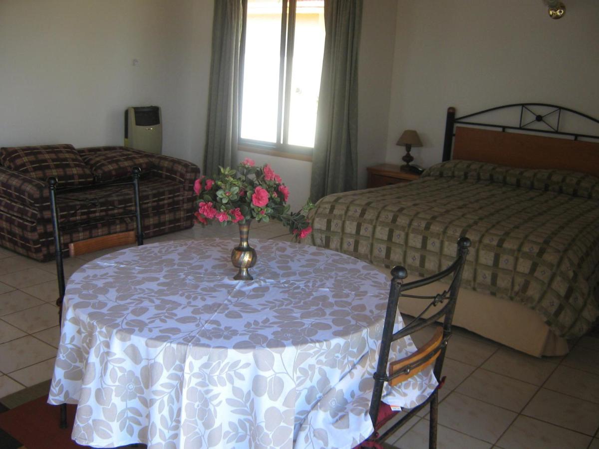 Suite with Hot Tub photo 2