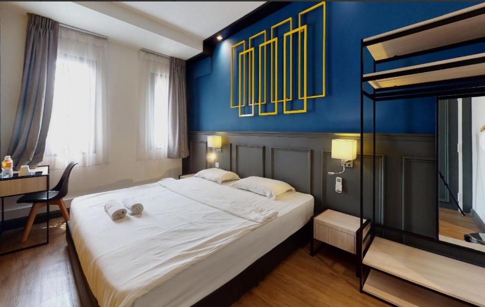 Deluxe King Room - Photo 3