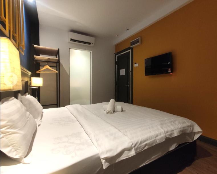Deluxe King Room - Photo 4