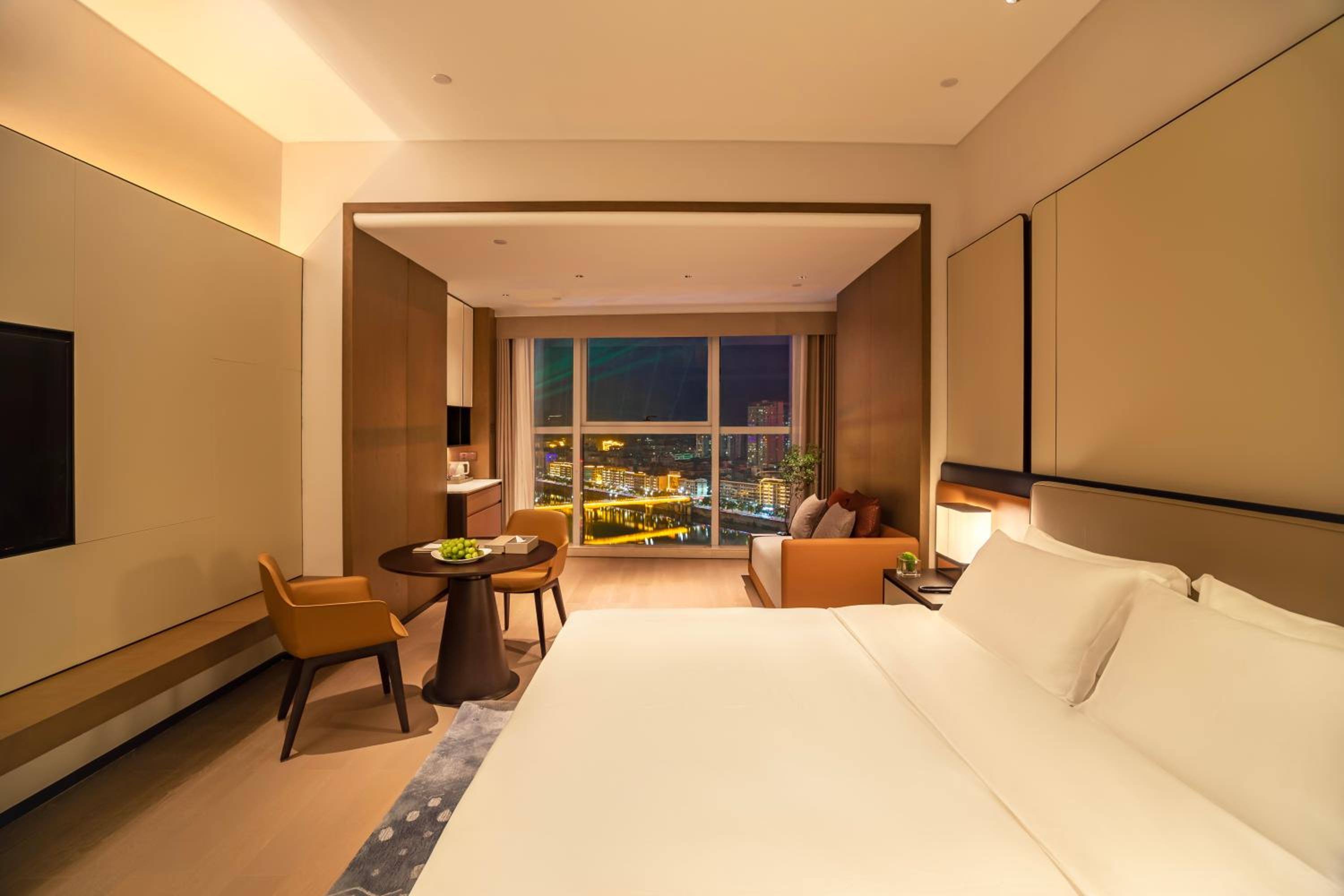 Deluxe King Room With River View, Non-Smoking - Photo 1