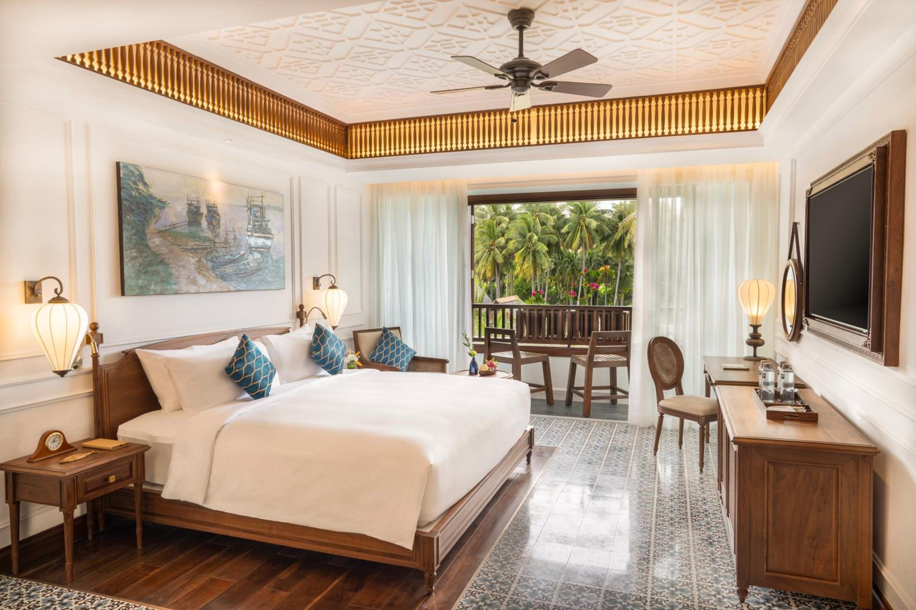 Deluxe King Room - Photo 1