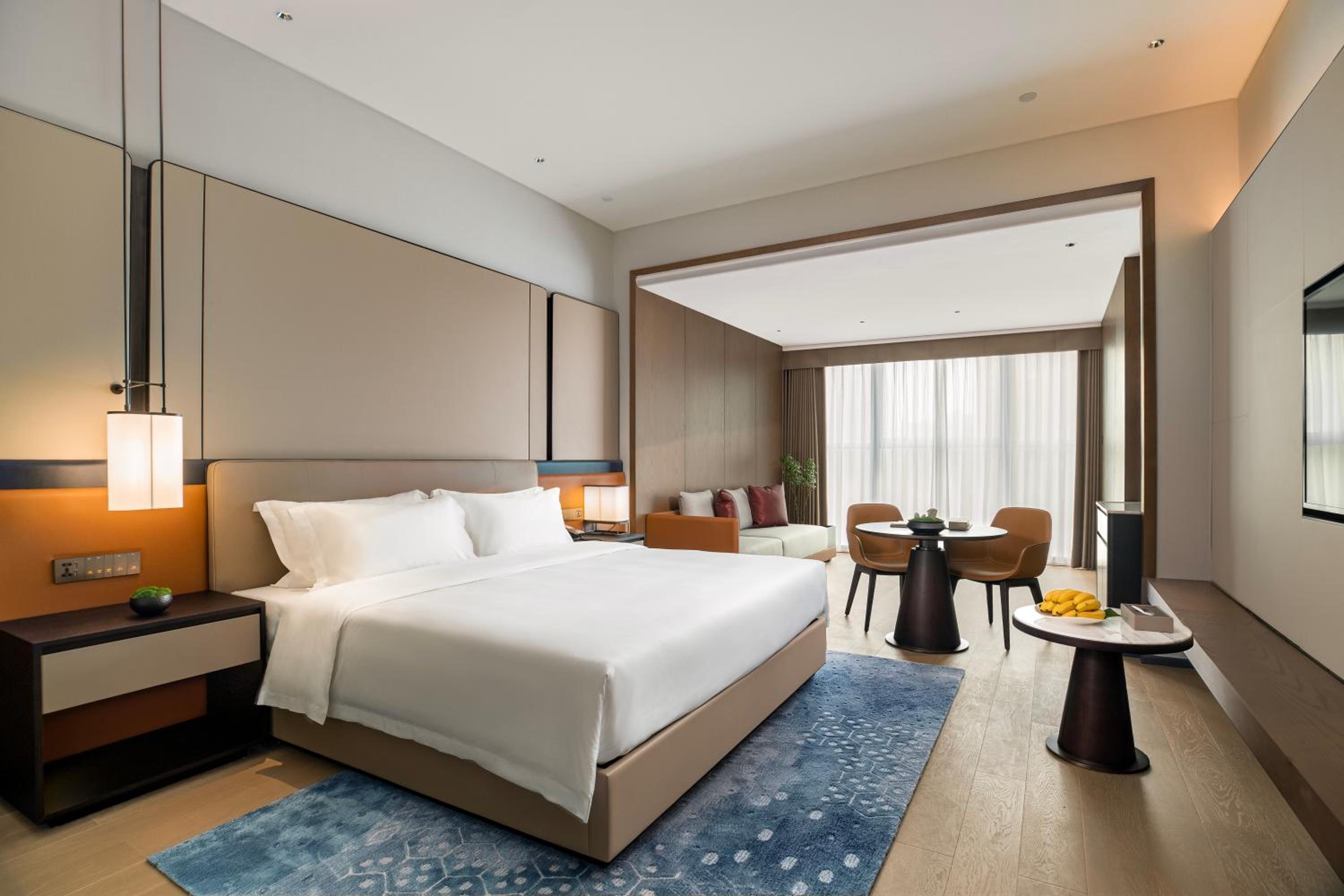 Deluxe King Room, Non-Smoking photo 2