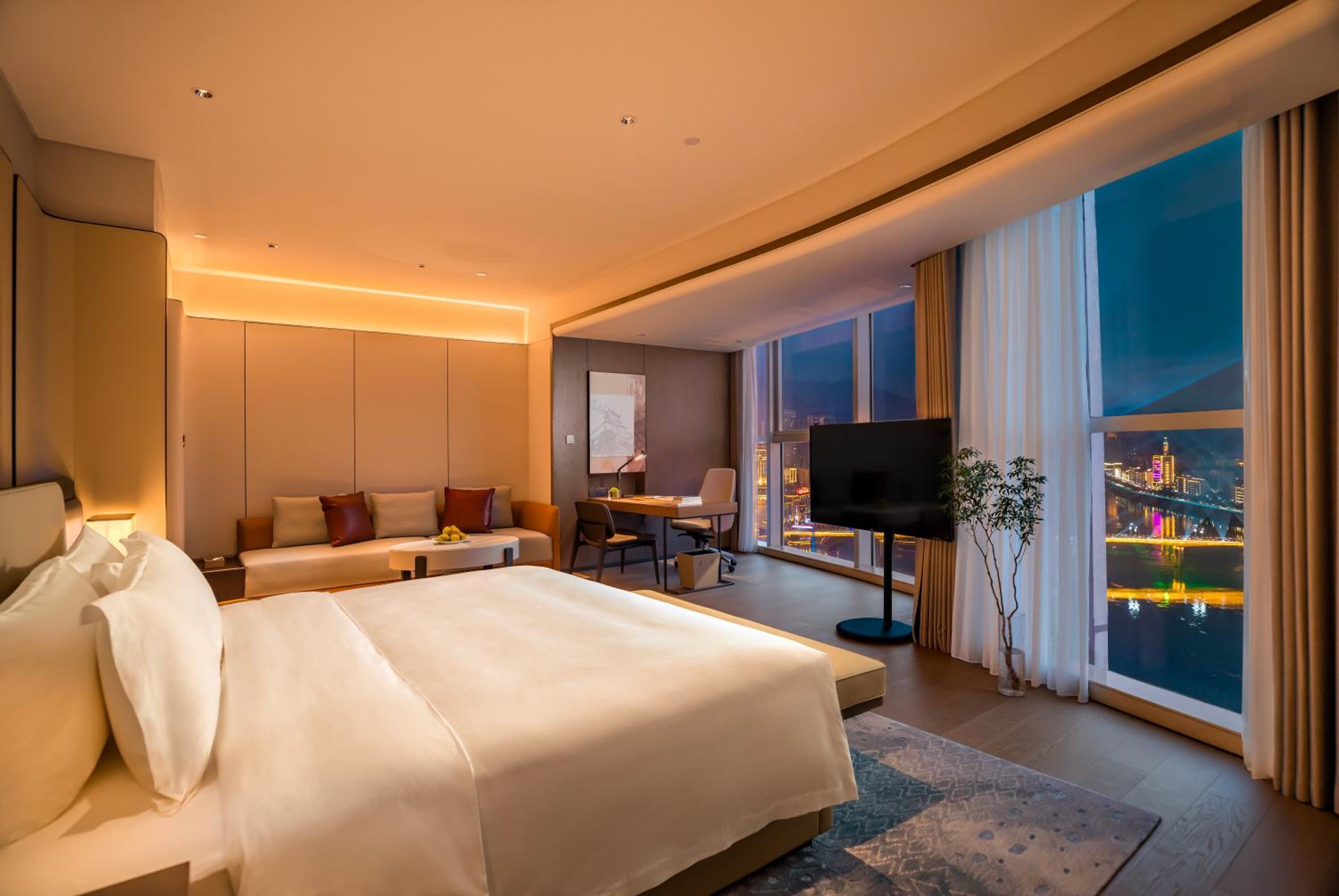 Deluxe King Suite With River View, Non-Smoking - Photo 3