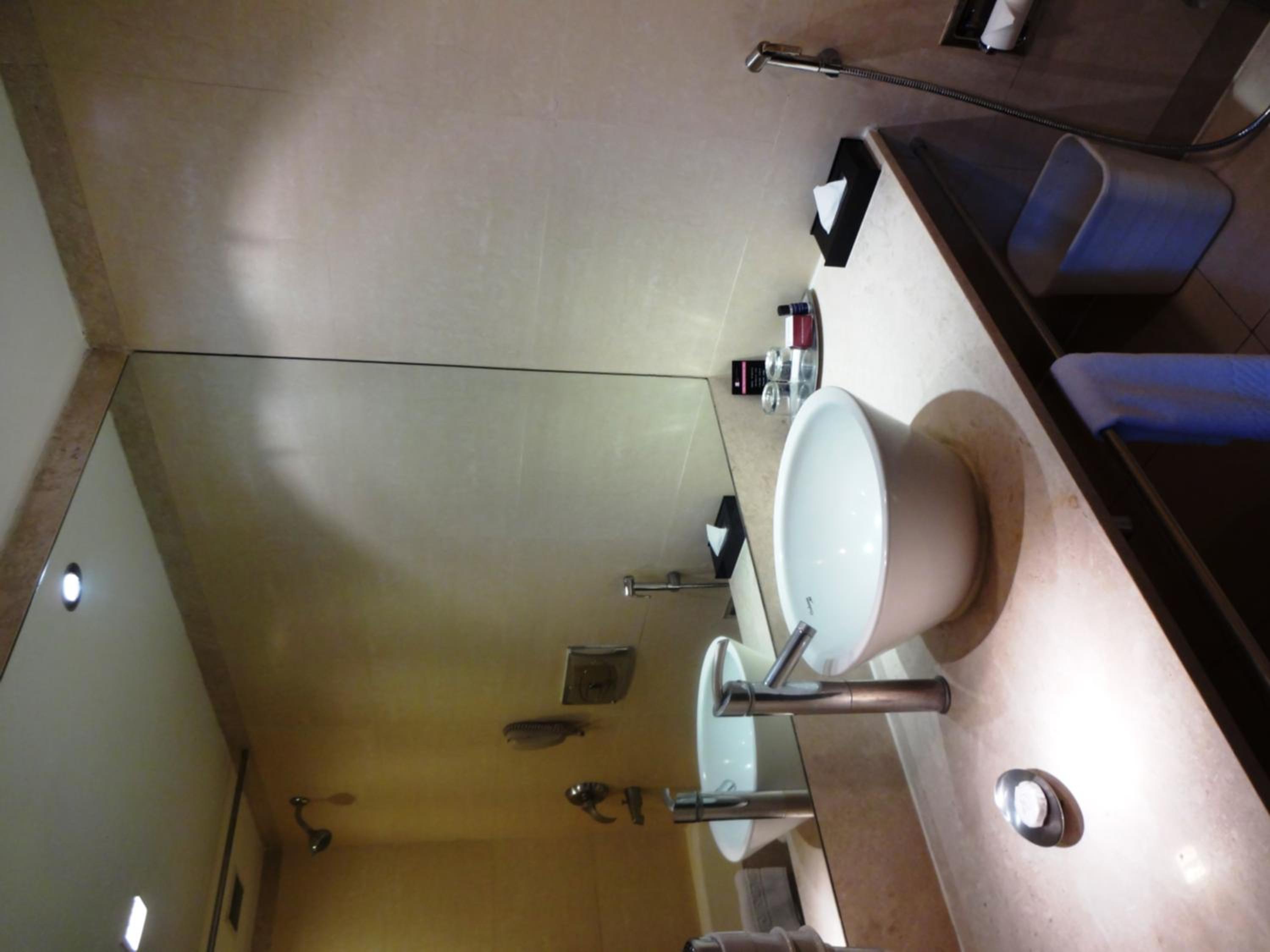 Club Room with Bathtub & 10% discount on Food & Beverages  - Photo 4