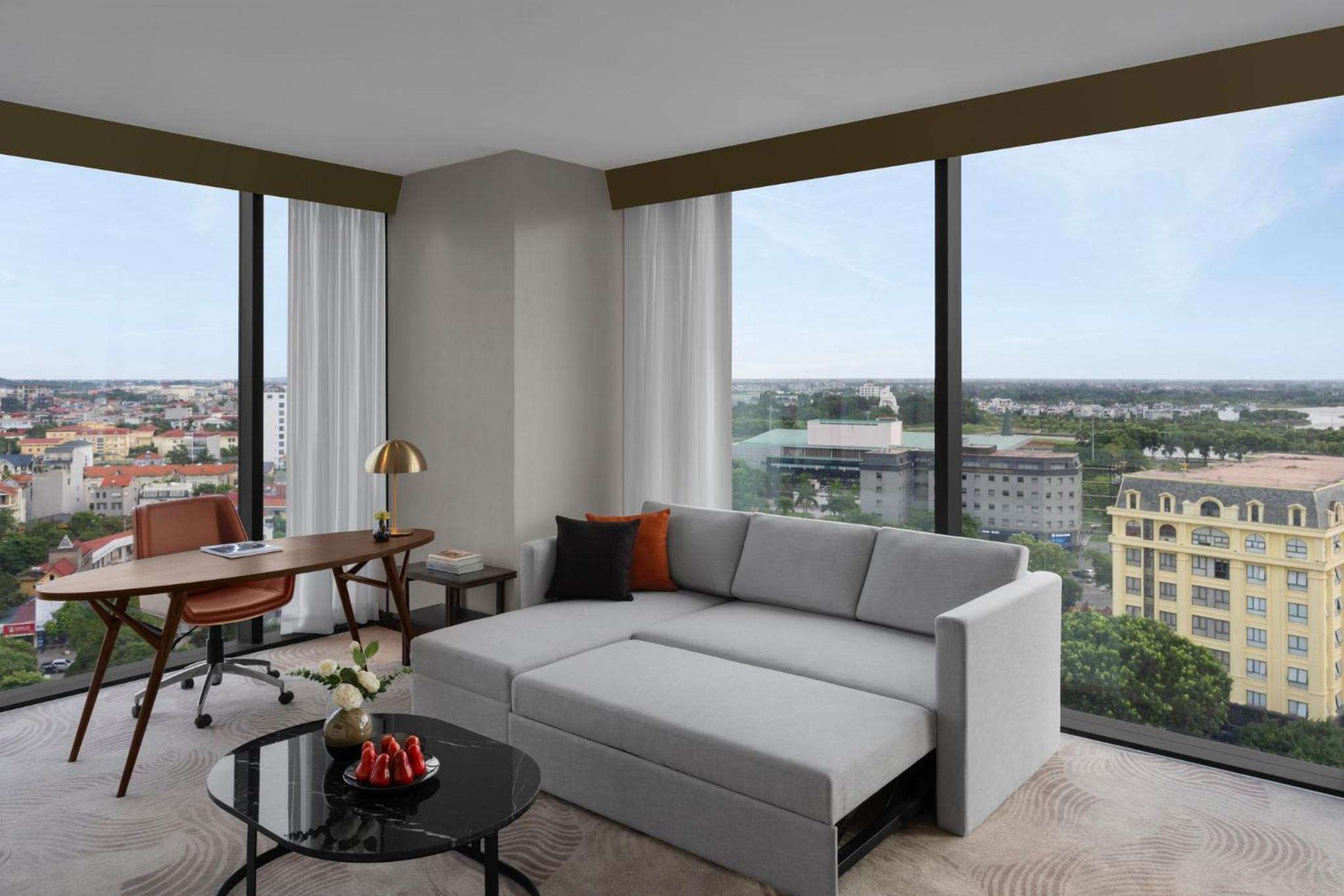 One-Bedroom King Suite - Photo 3