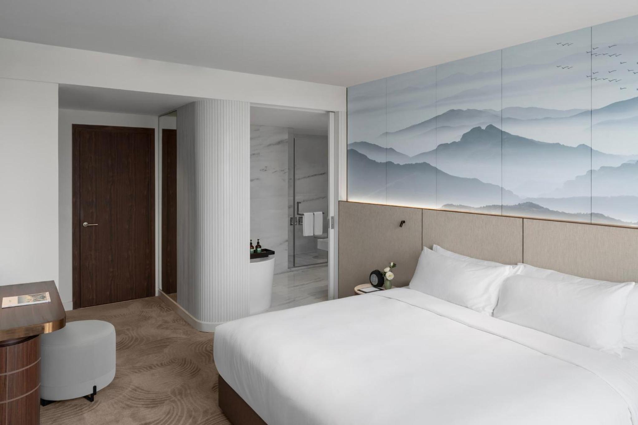 One-Bedroom King Suite - Club Access - Photo 5