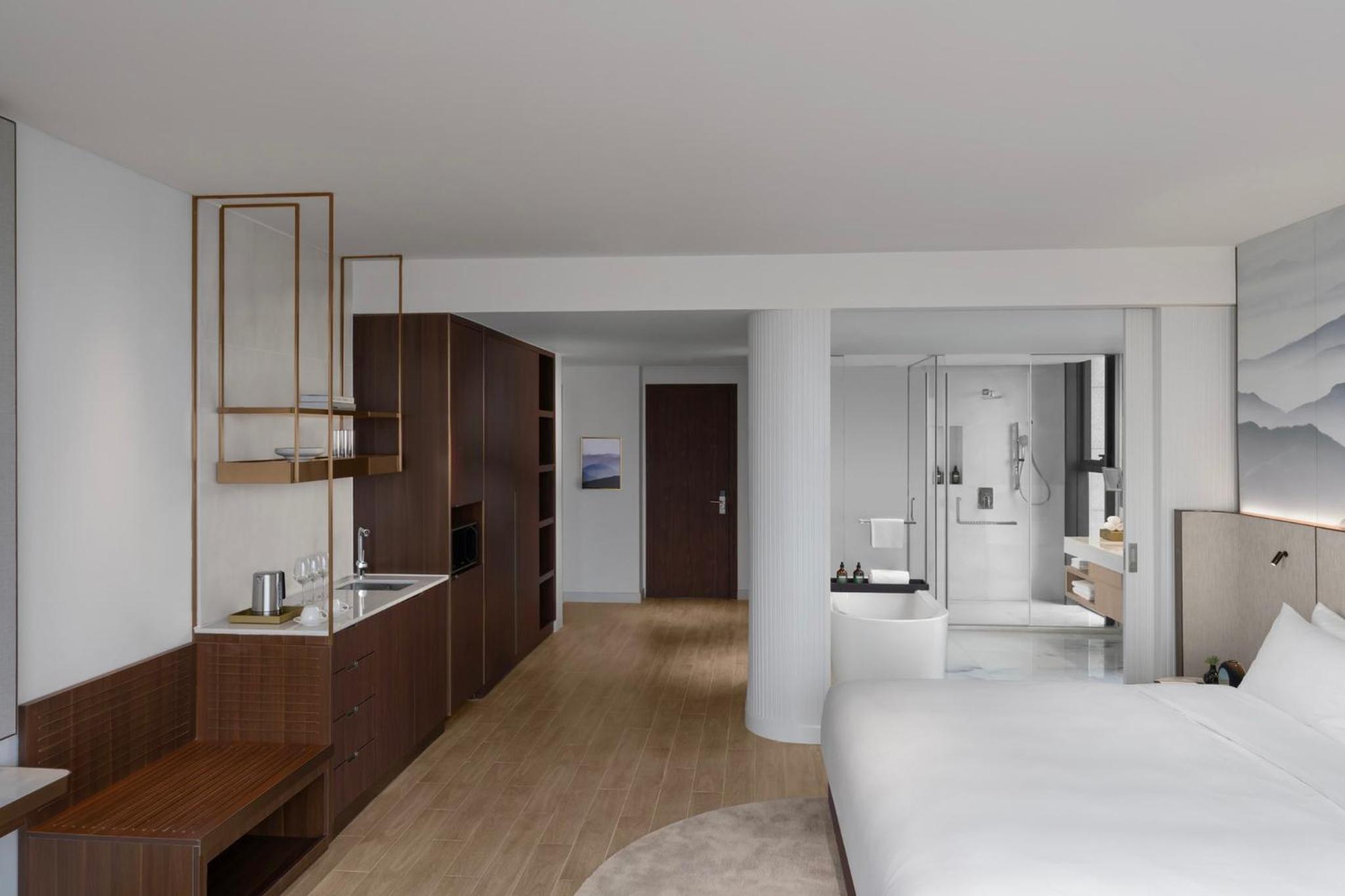 Premium King Residence - Photo 5