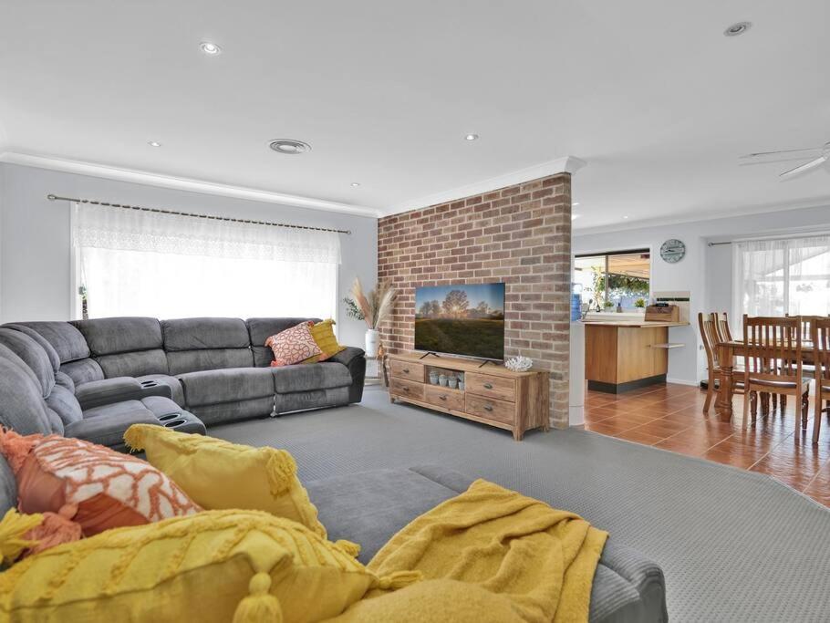 Five-Bedroom House photo 2