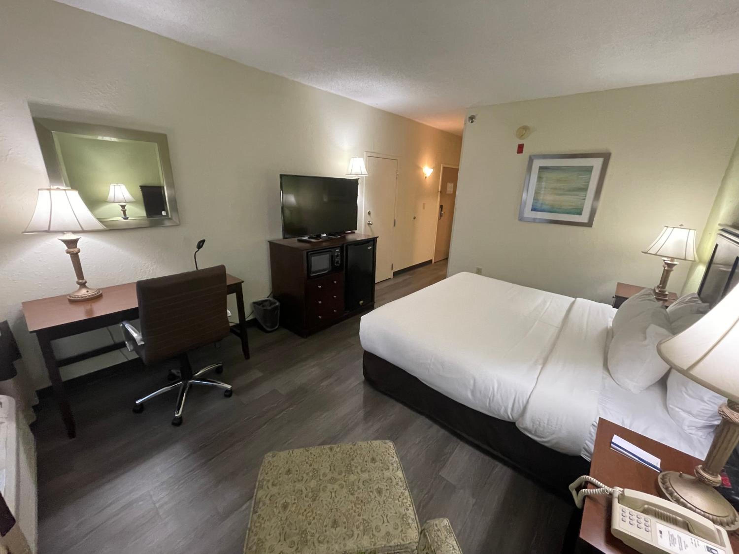 King Room - Non-Smoking - Photo 15