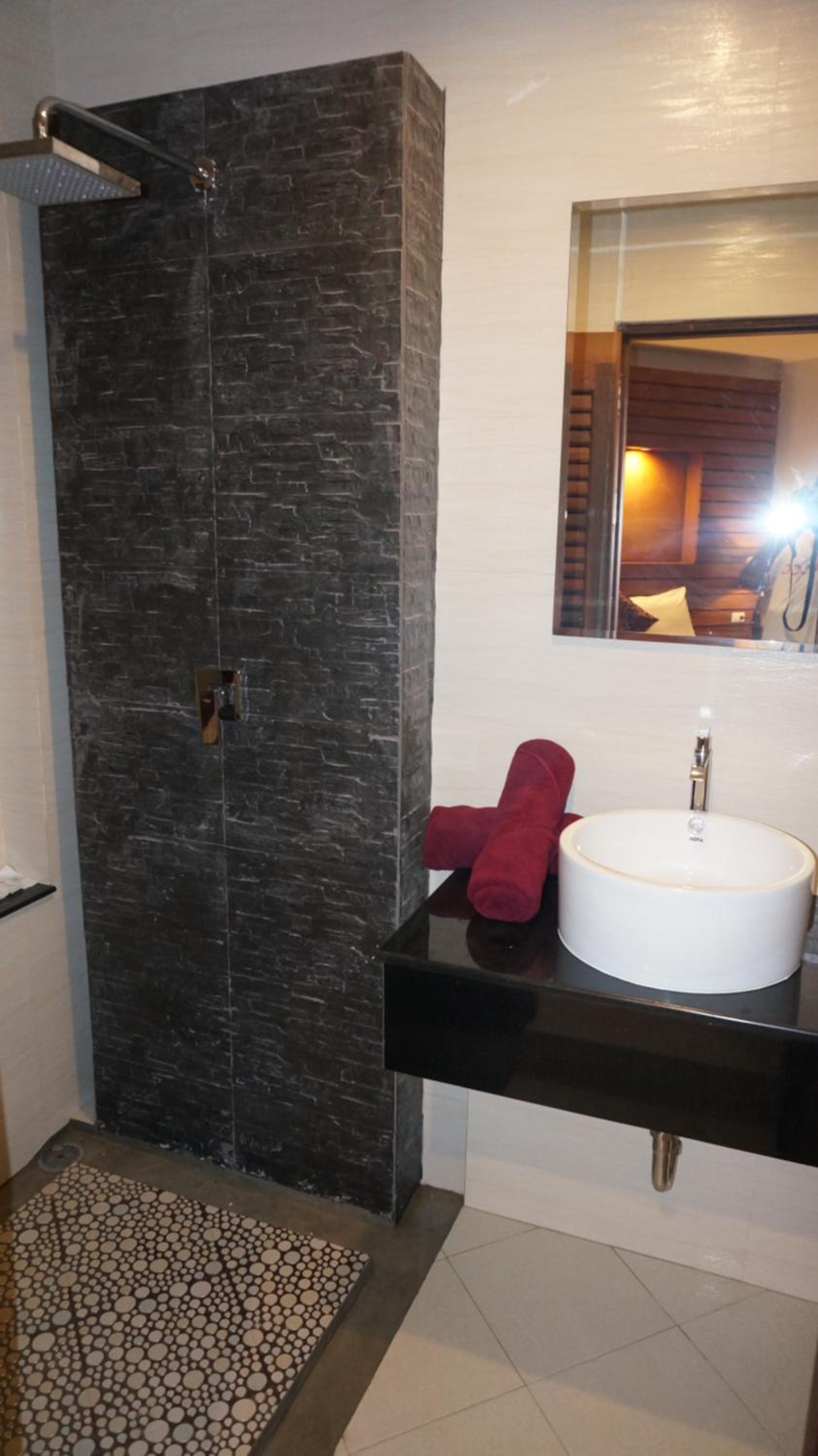 Deluxe Family Room - Photo 2