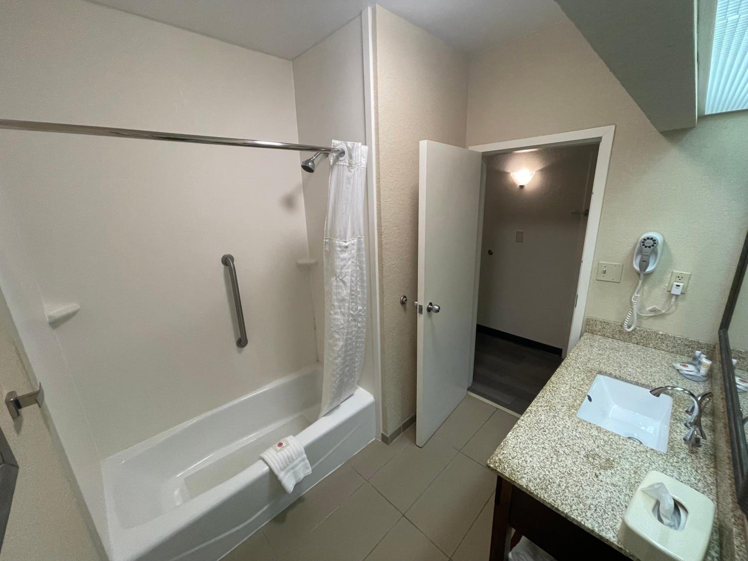 King Room - Non-Smoking - Photo 9