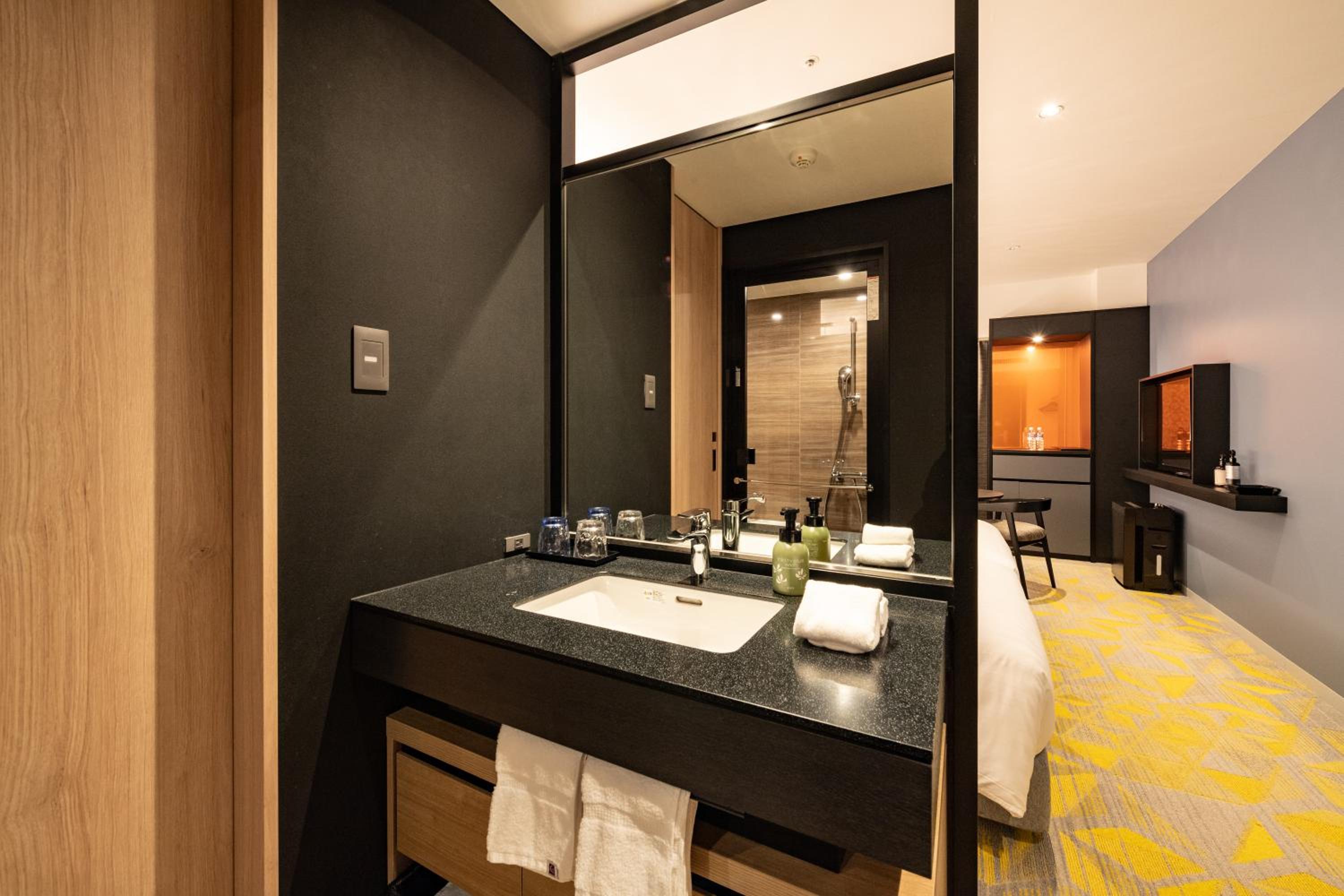 Superior Twin Room - Non-Smoking photo 3