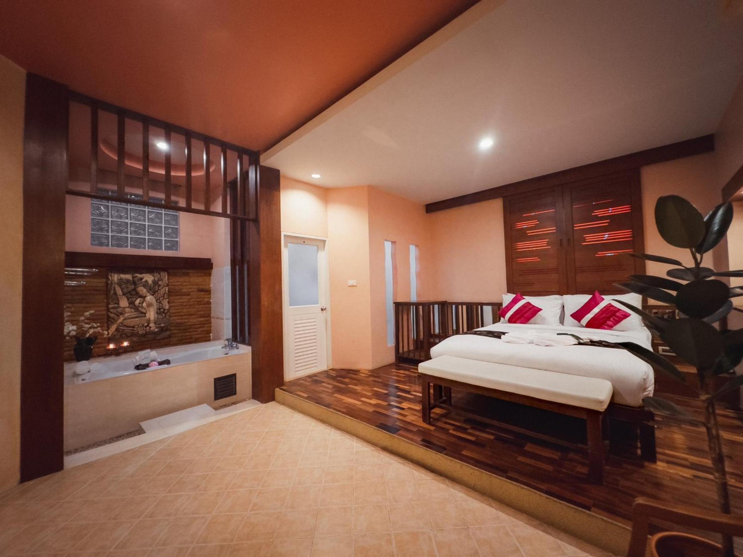 Deluxe Suite with Spa Bath