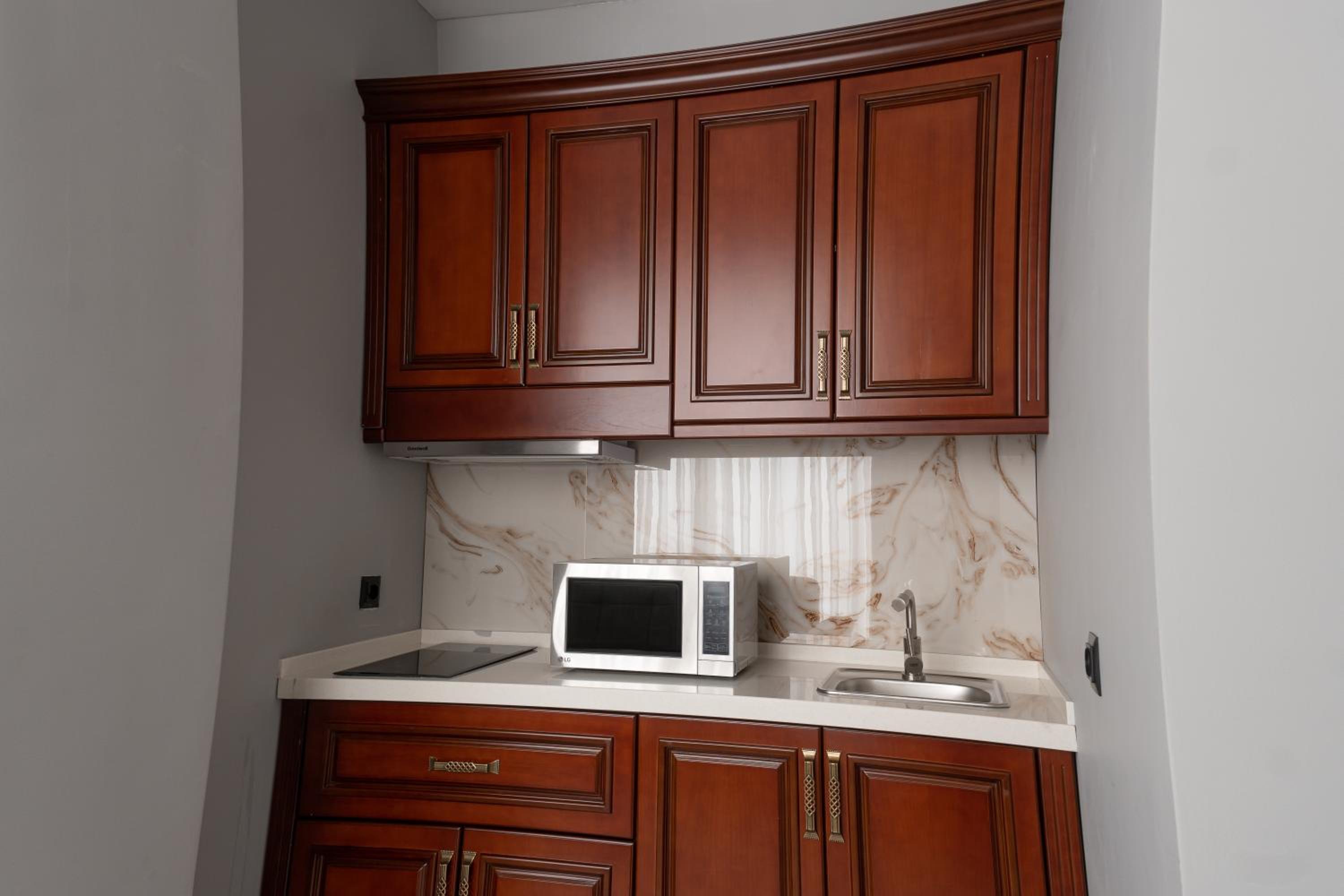Executive Suite - Photo 17