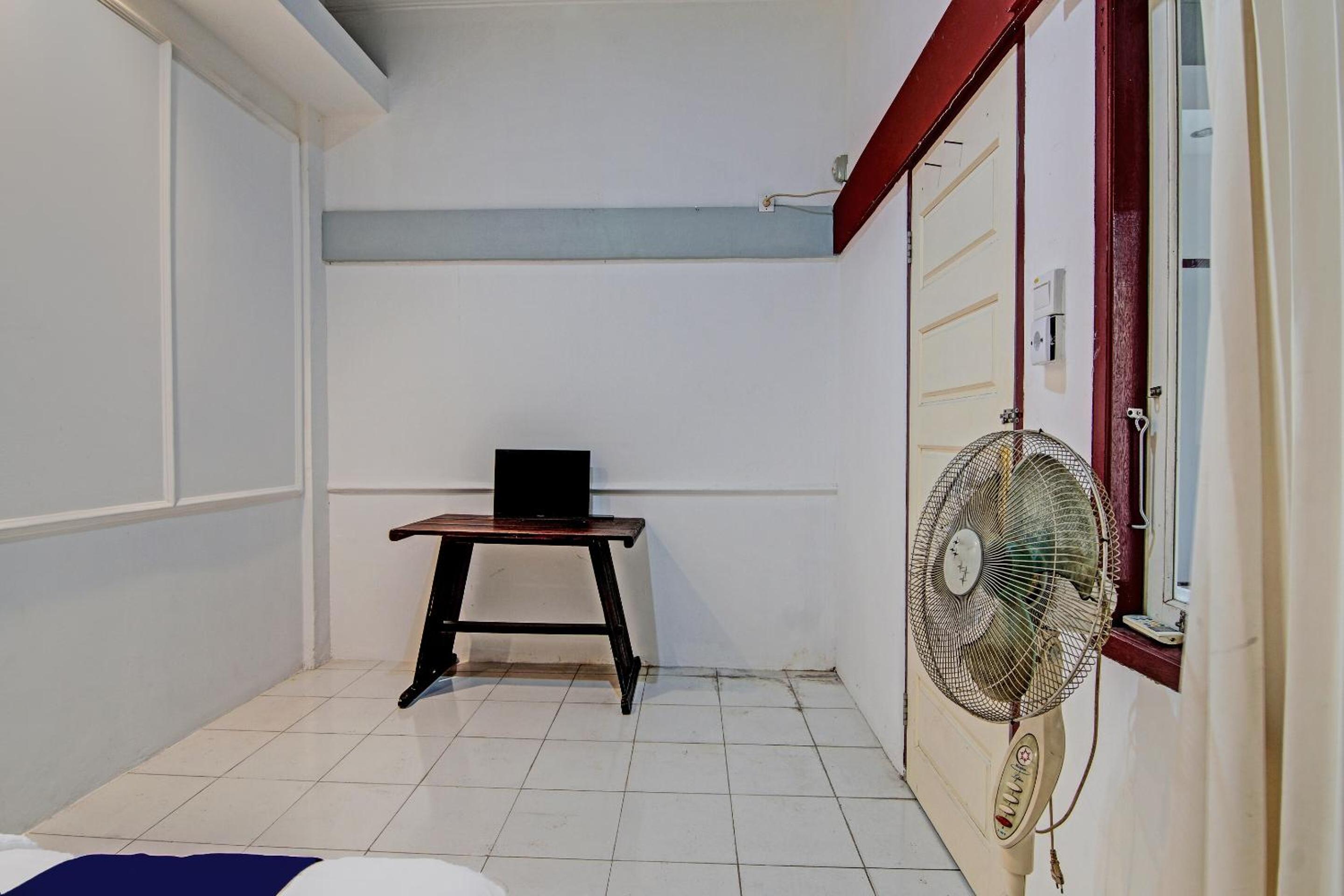 Budget Double Room photo 2