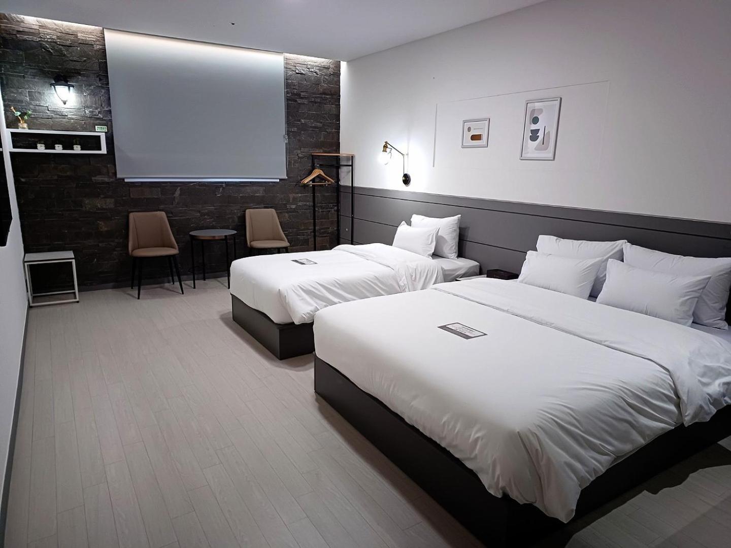 Twin Room - Photo 2