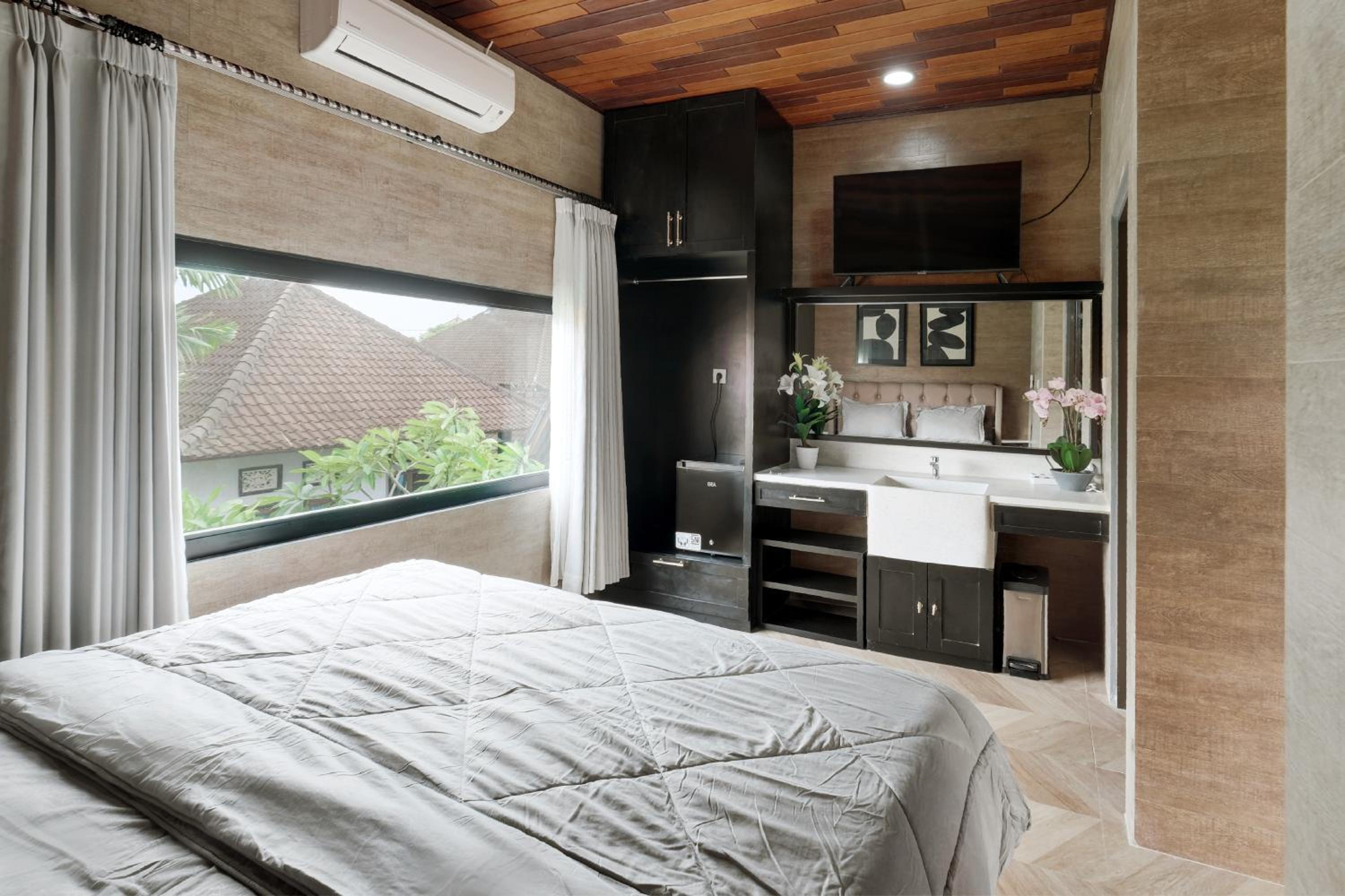 Deluxe Double Room (2 Adults + 1 Child) photo 3