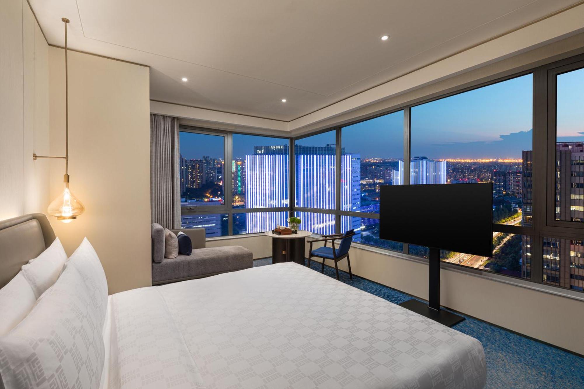 Standard King Room with City View