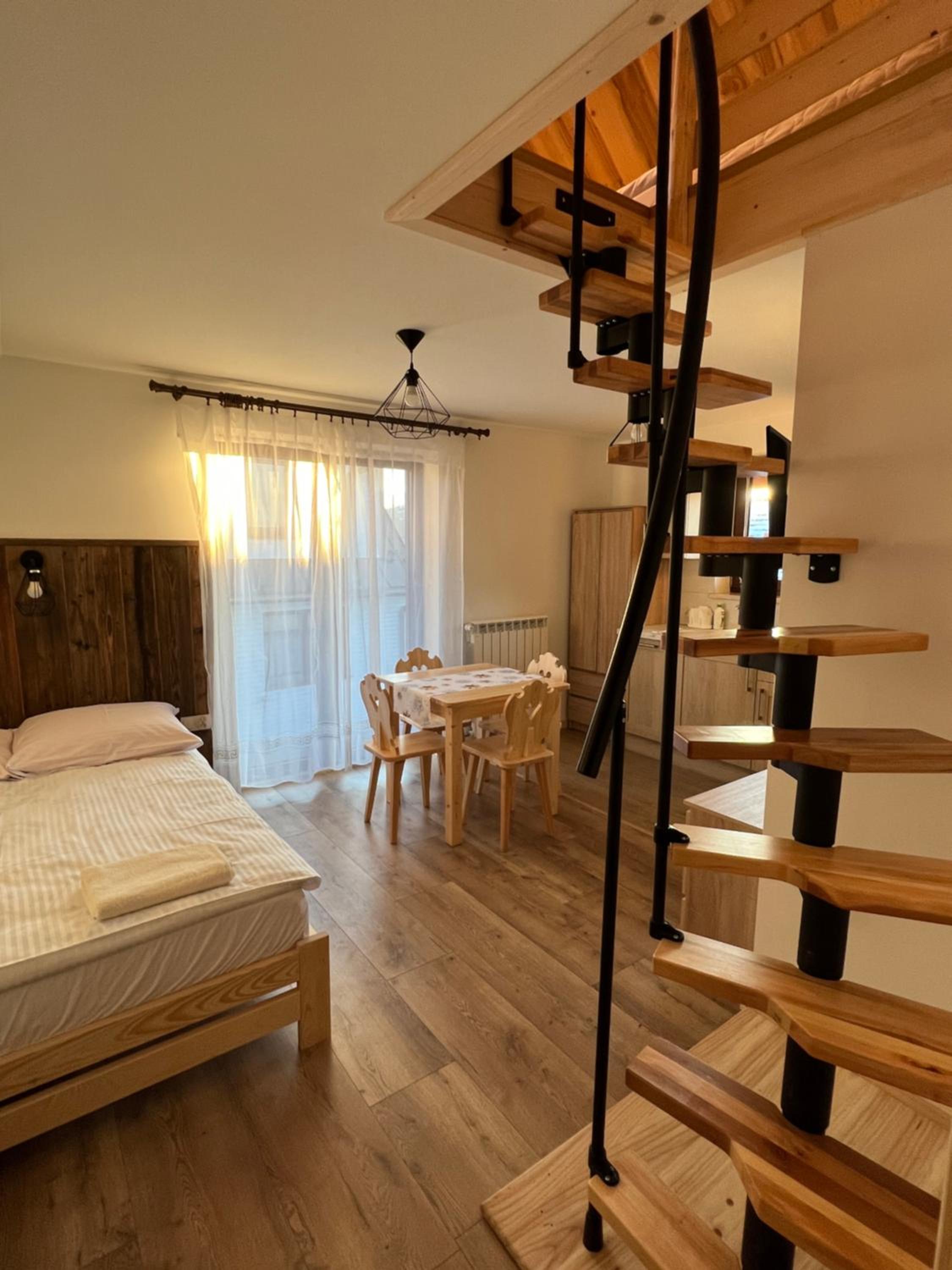 Apartment with Balcony photo 3