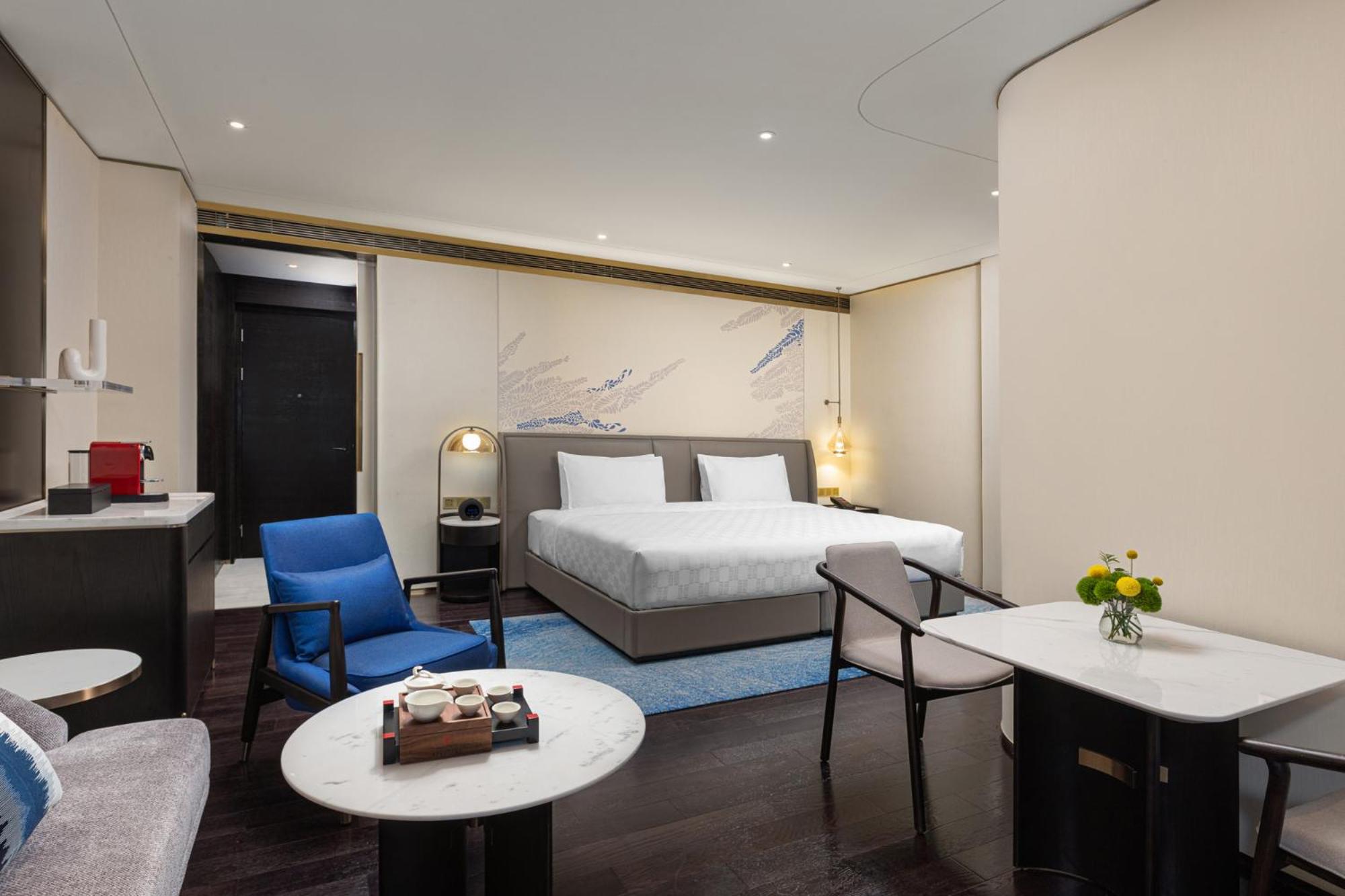 Premium King Room - Lounge Access thumbnail 6