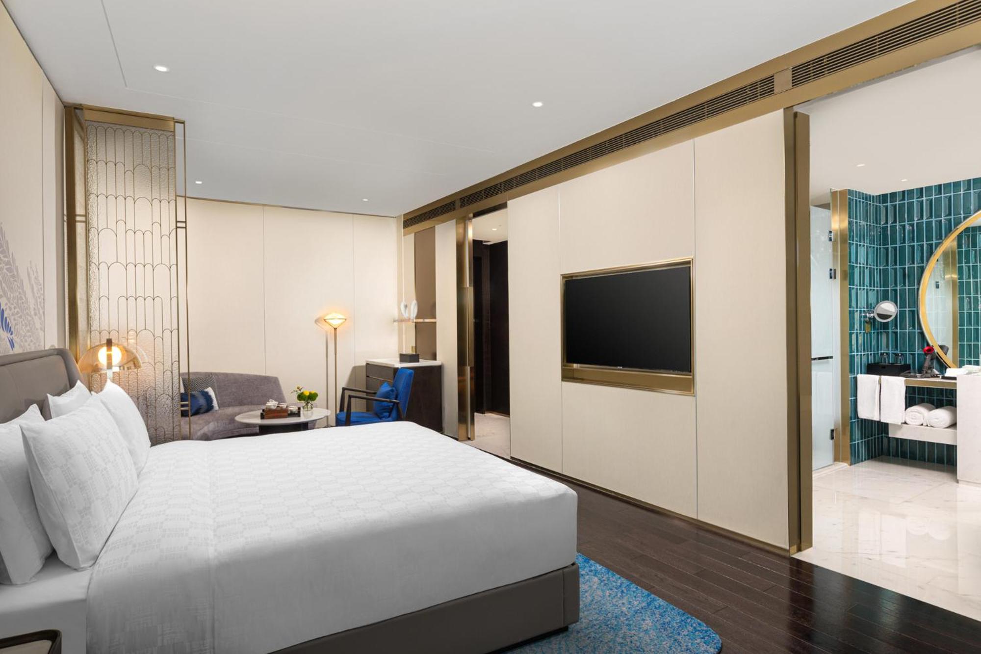Premium King Room thumbnail 6