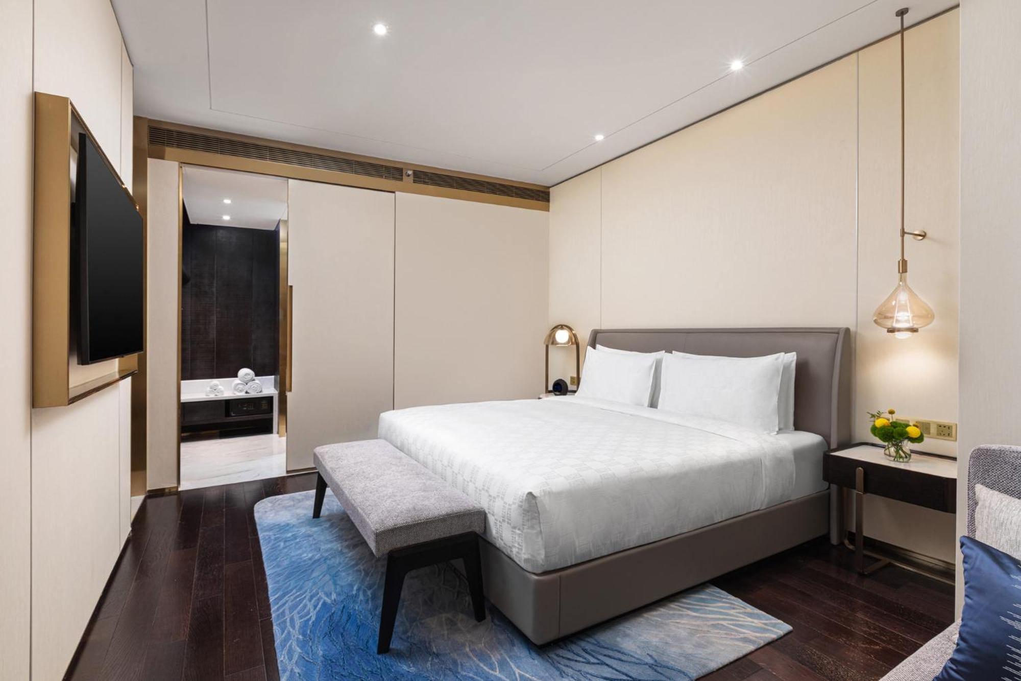 One-Bedroom Suite Lounge Access