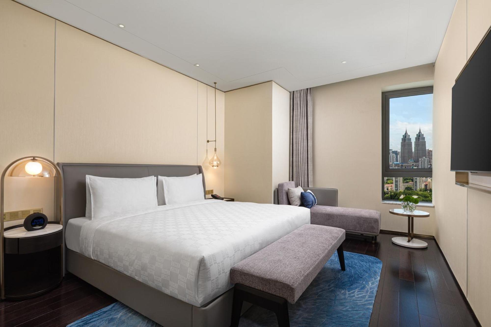 One-Bedroom Suite Lounge Access