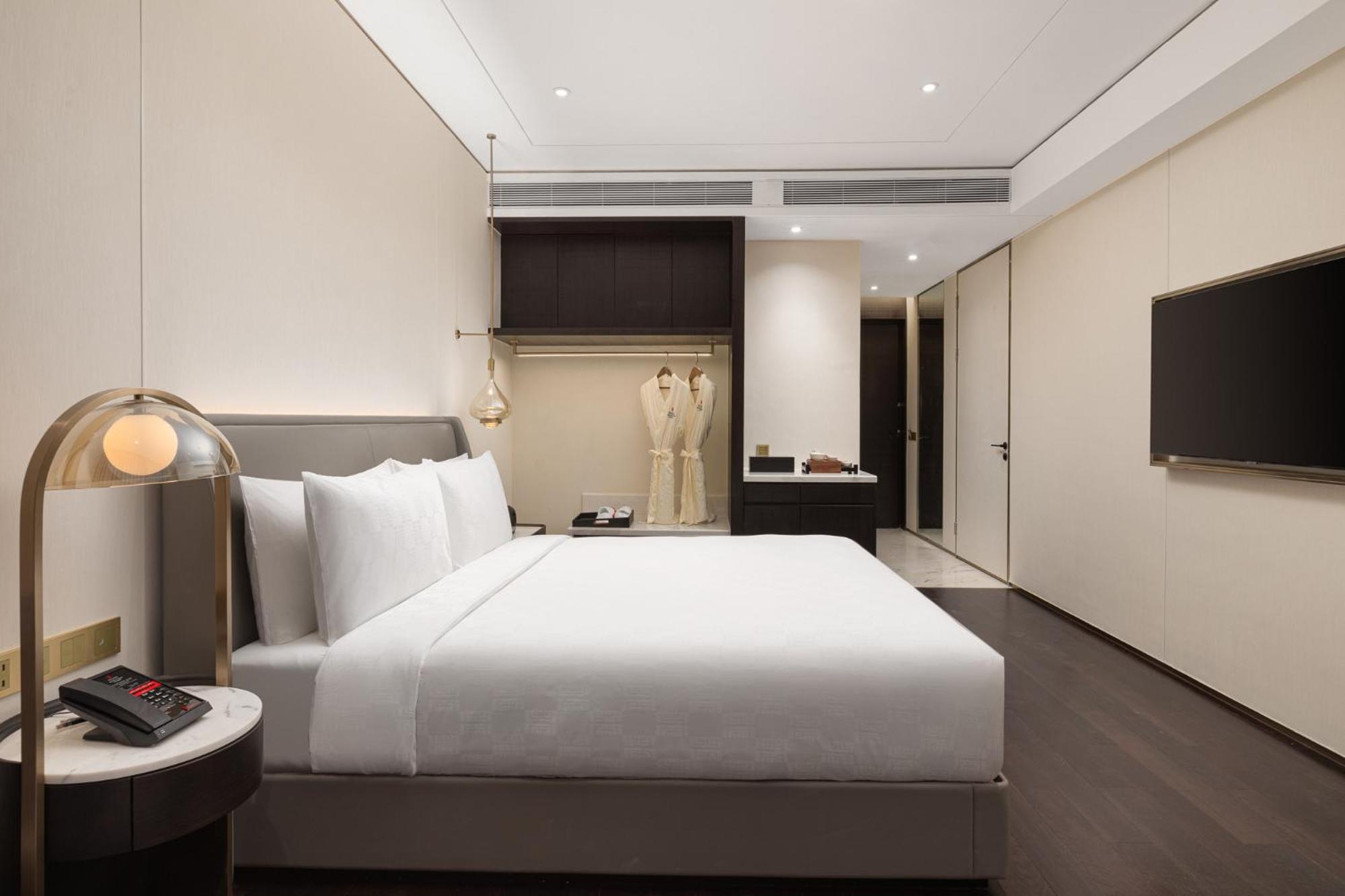 Standard King Room - Accessible