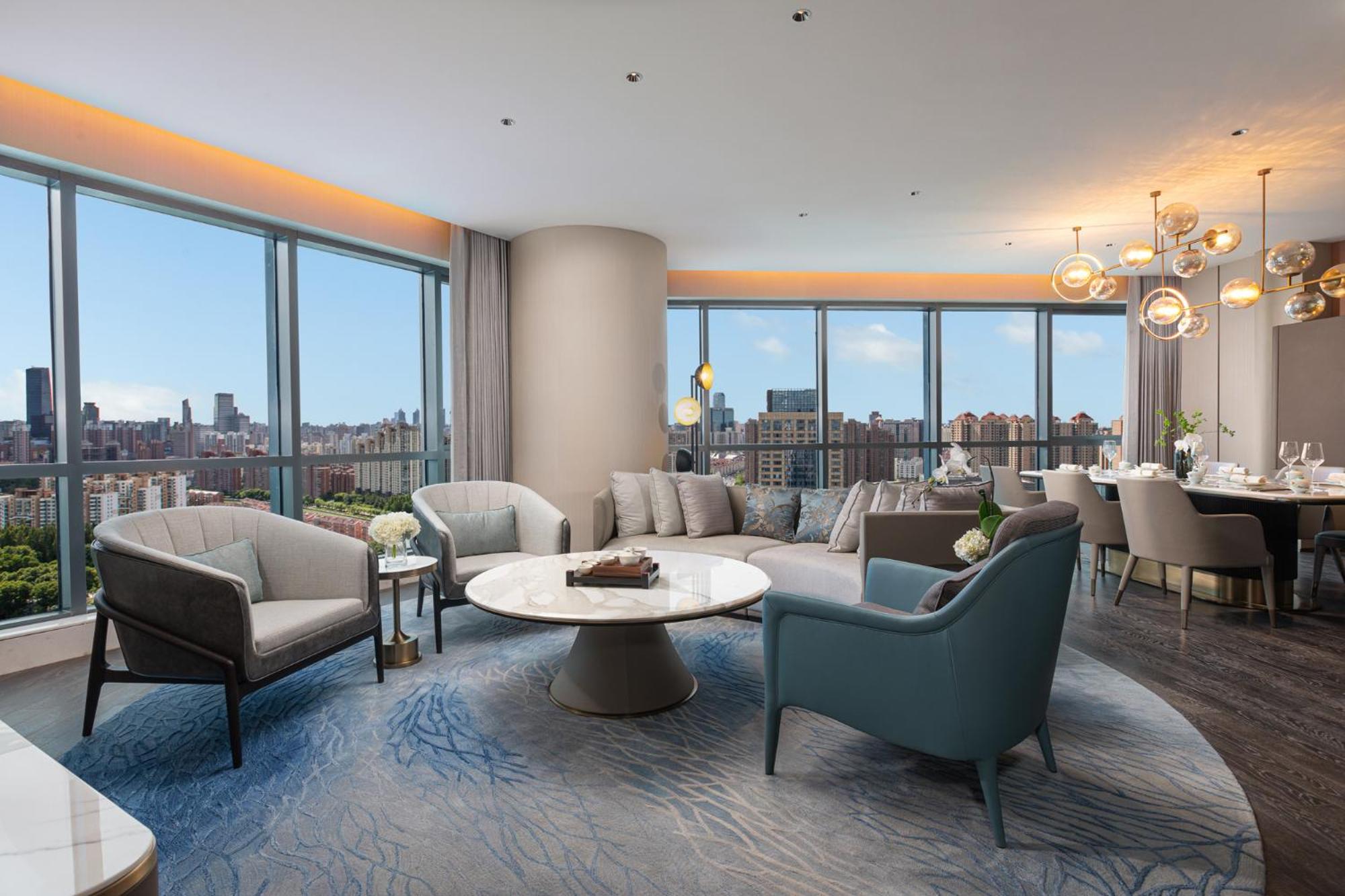 One-Bedroom King Suite with Kitchen
