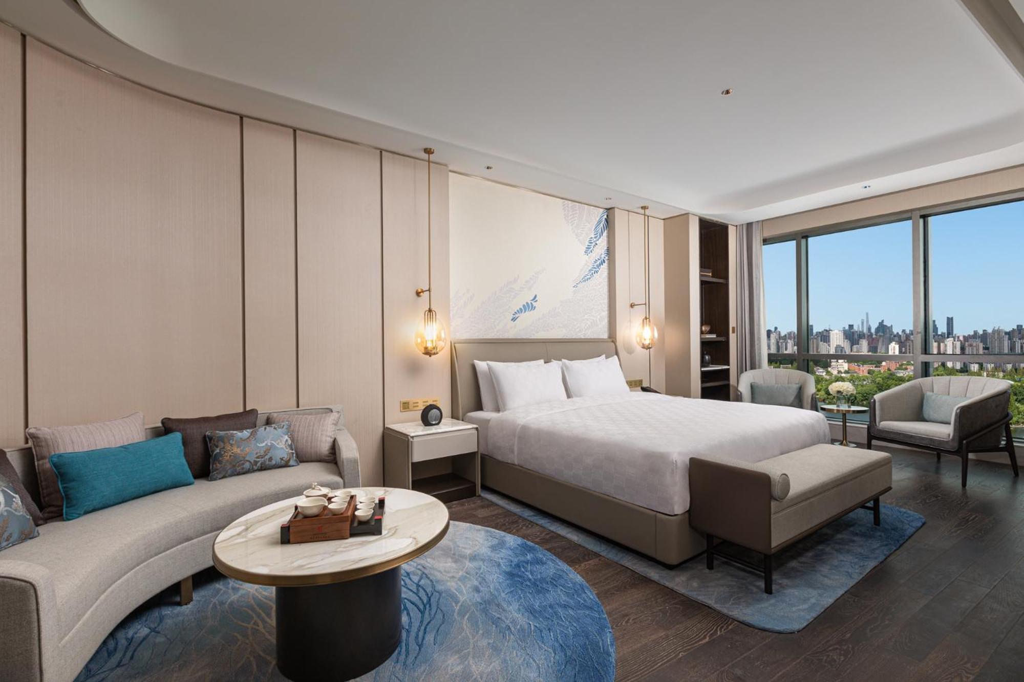 One-Bedroom King Suite with Kitchen