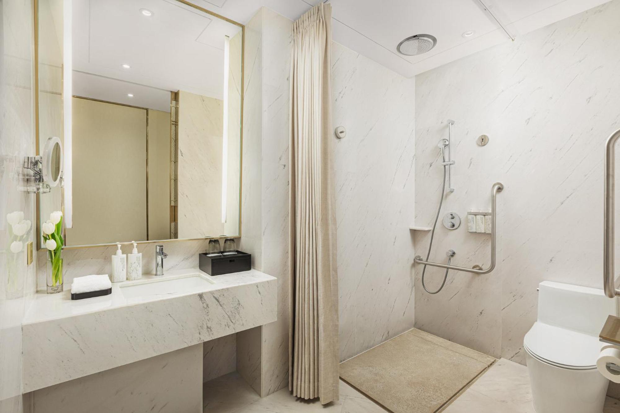 Standard King Room - Accessible