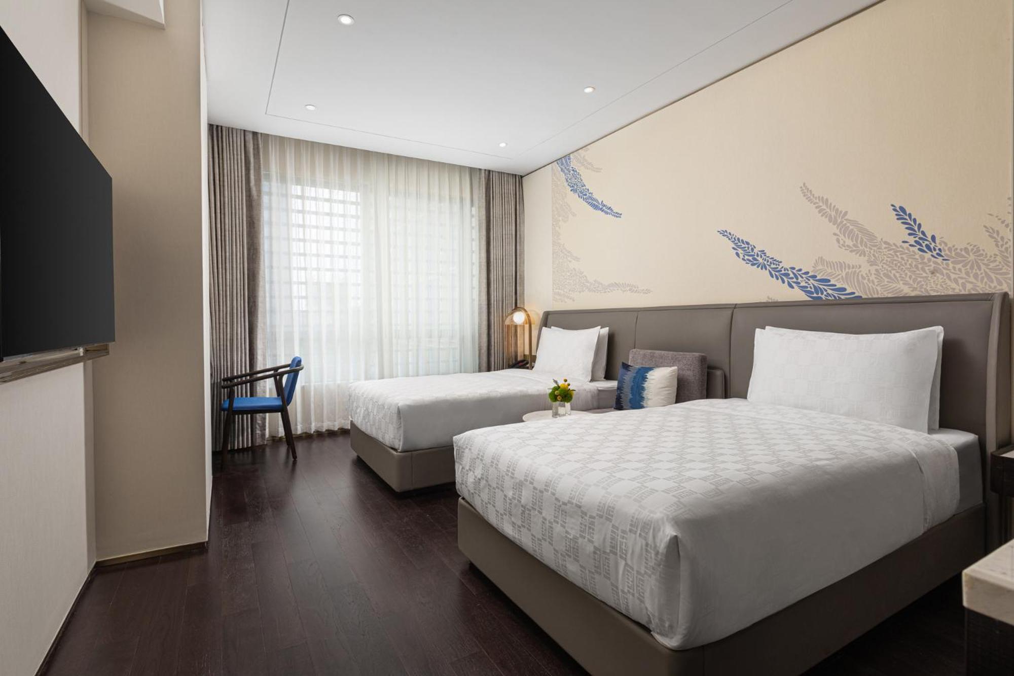 Double Room with Mobility Accessible Roll In Shower