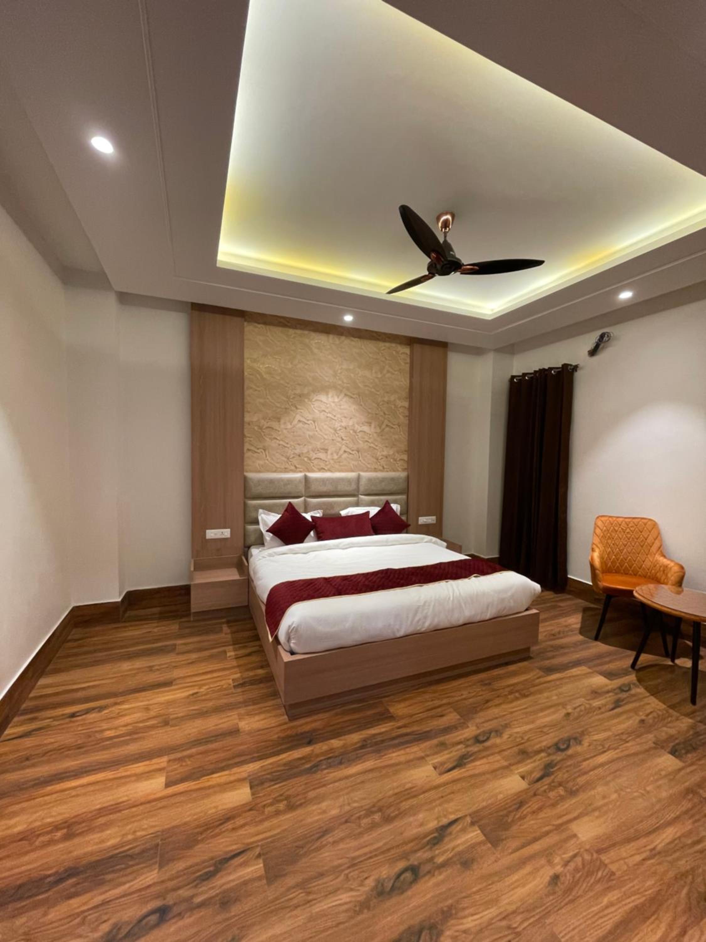 Superior King Room - Photo 16