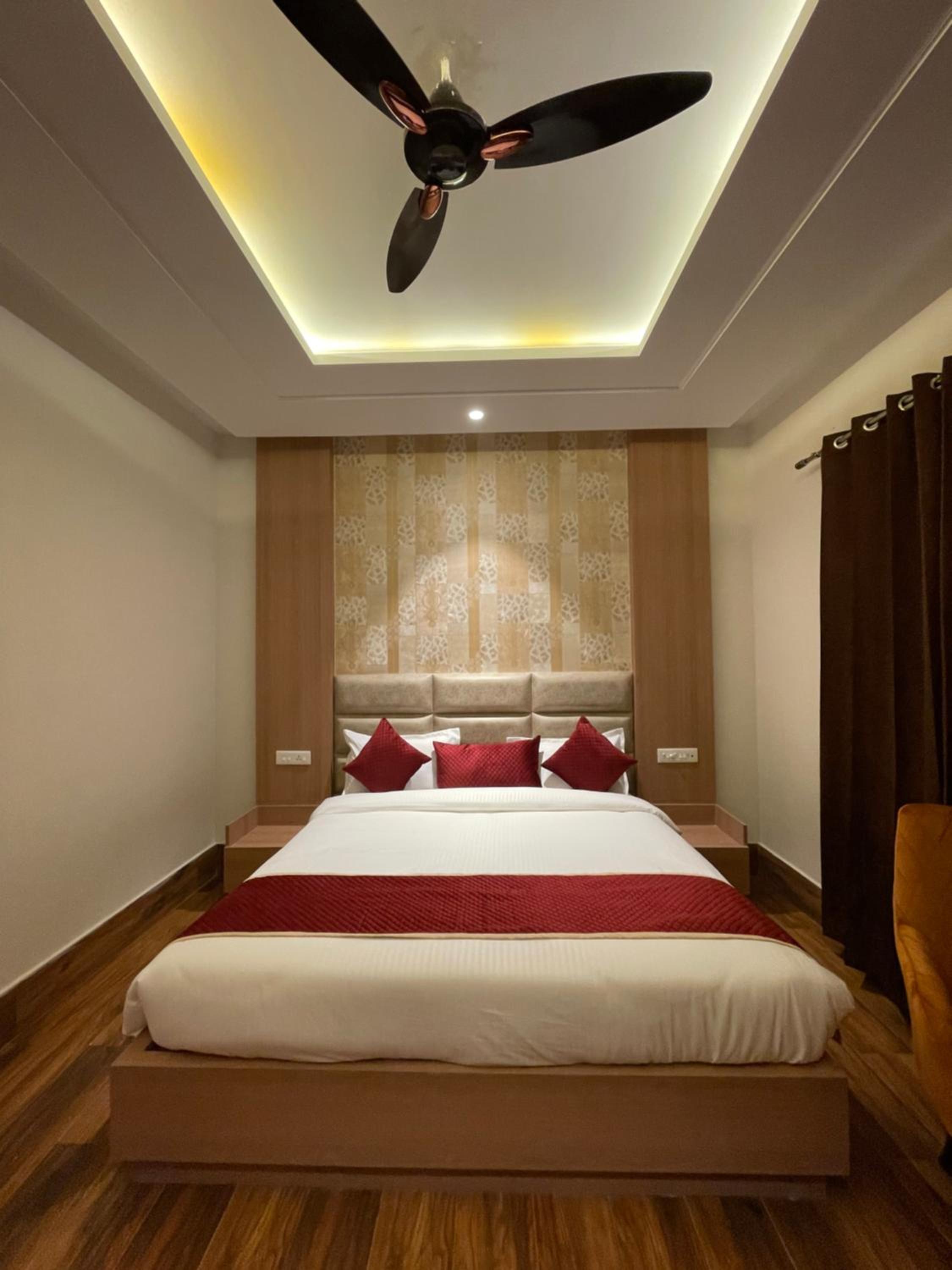Superior King Room - Photo 15