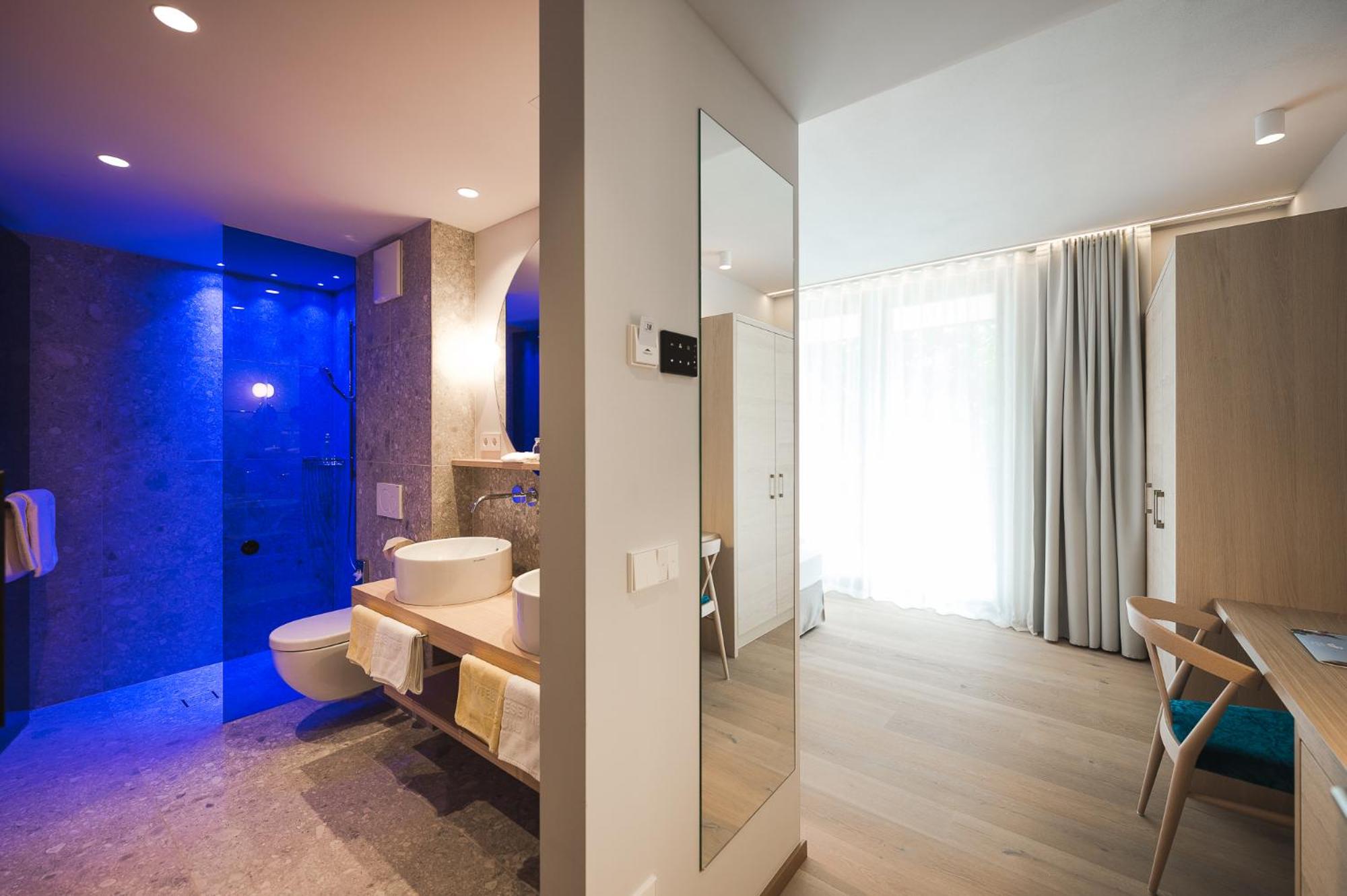 Double Room with Balcony - Photo 4
