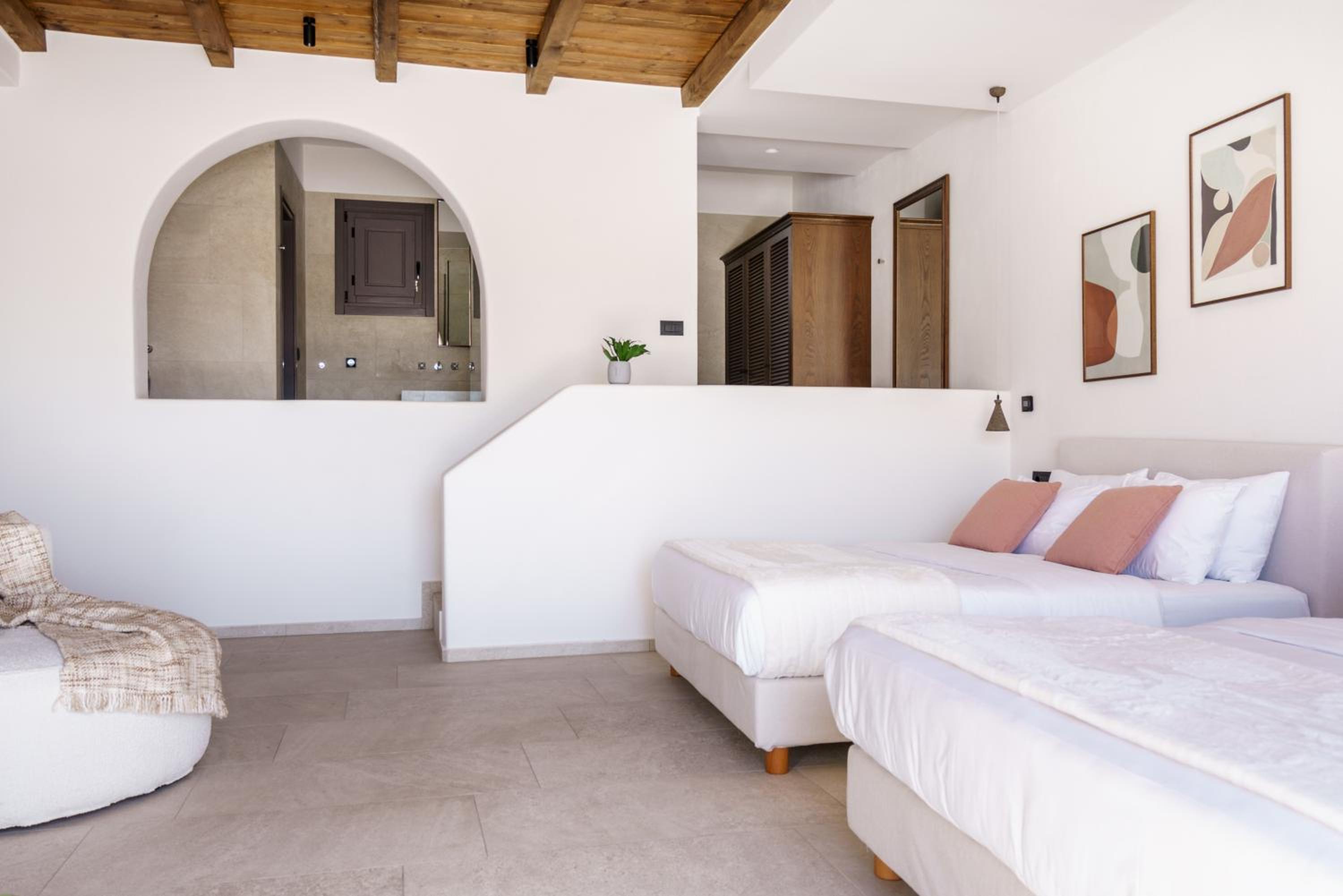 Superior Suite with Sea View - Photo 14