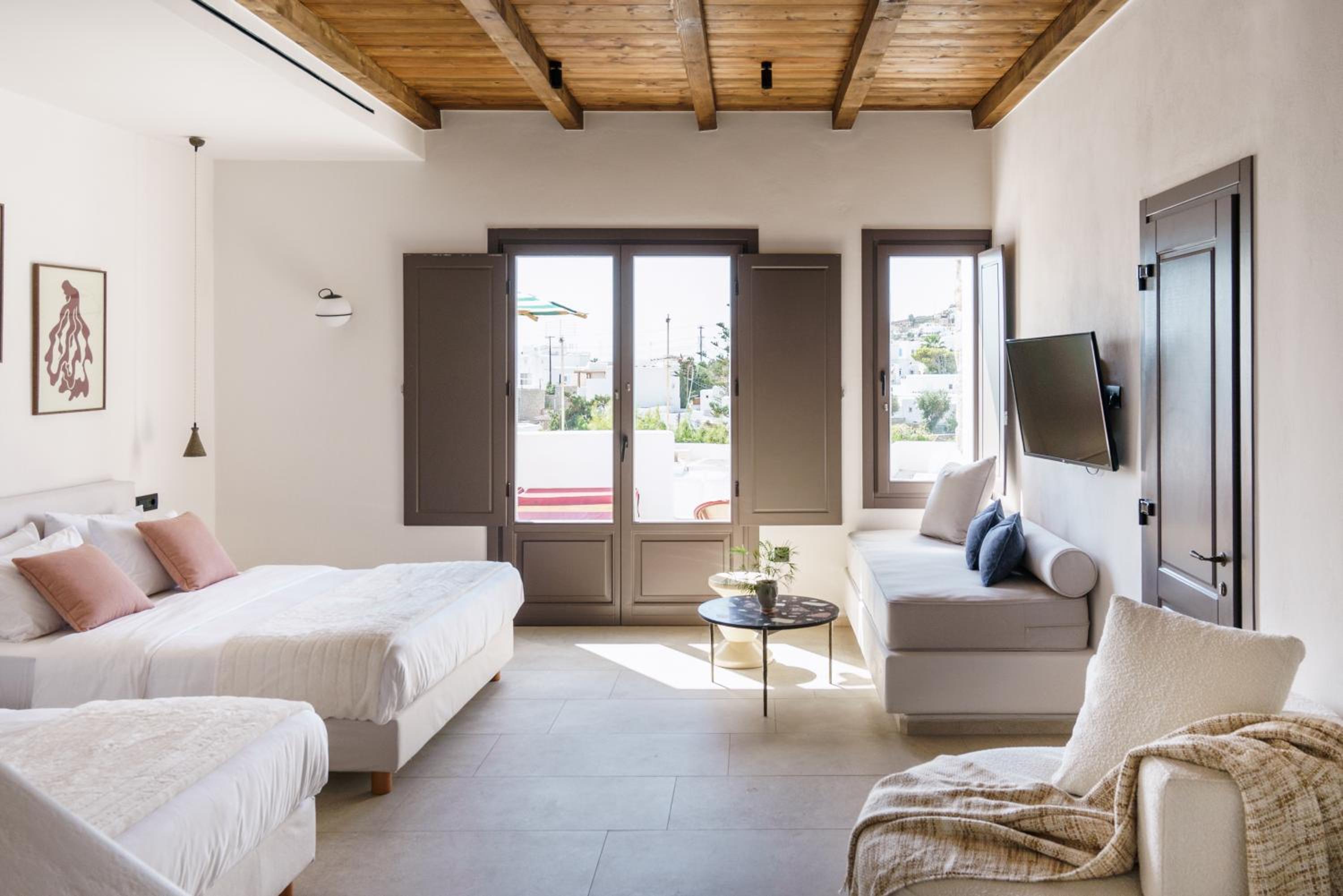 Superior Suite with Sea View - Photo 15