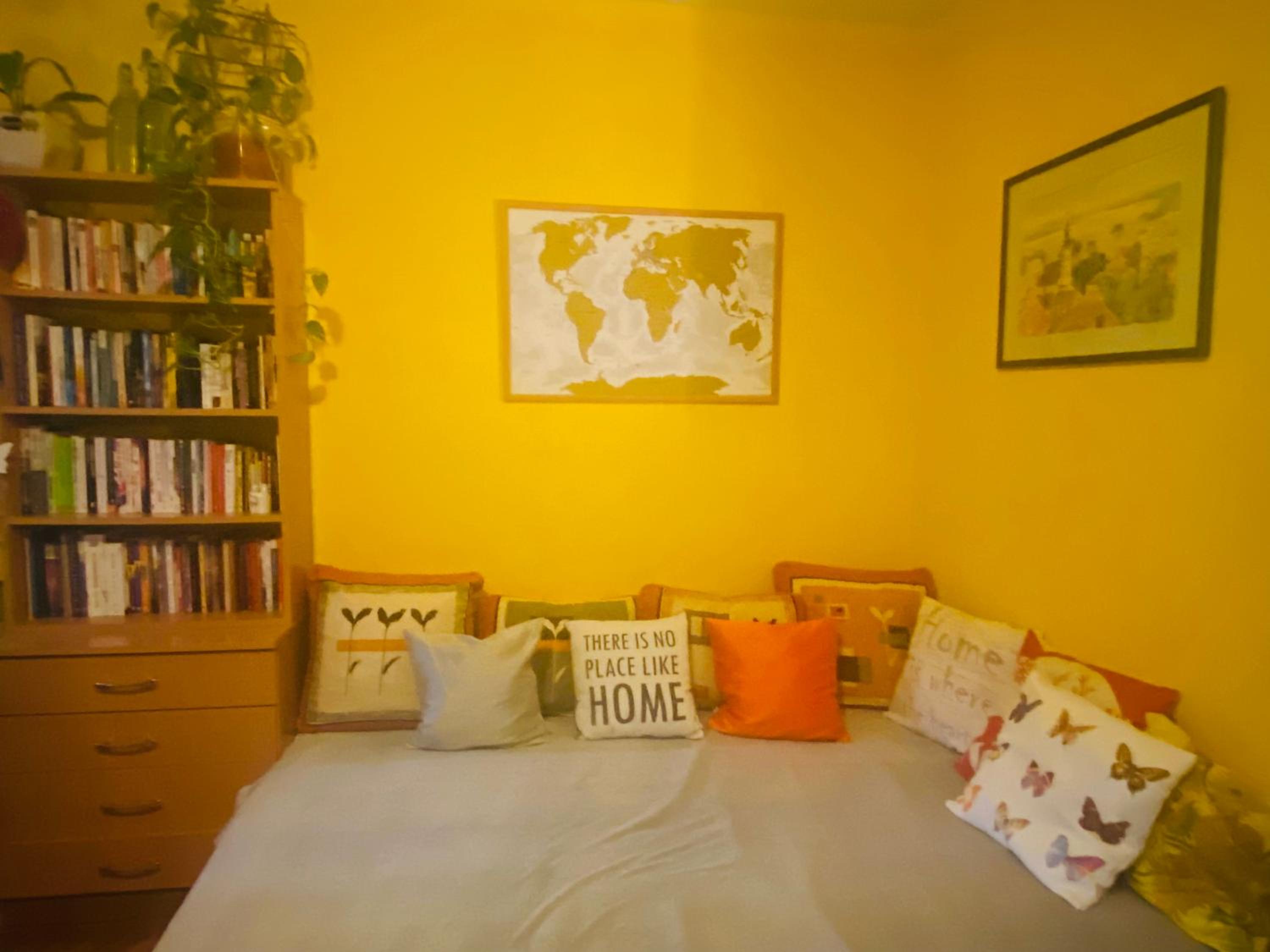 One-Bedroom Apartment photo 1