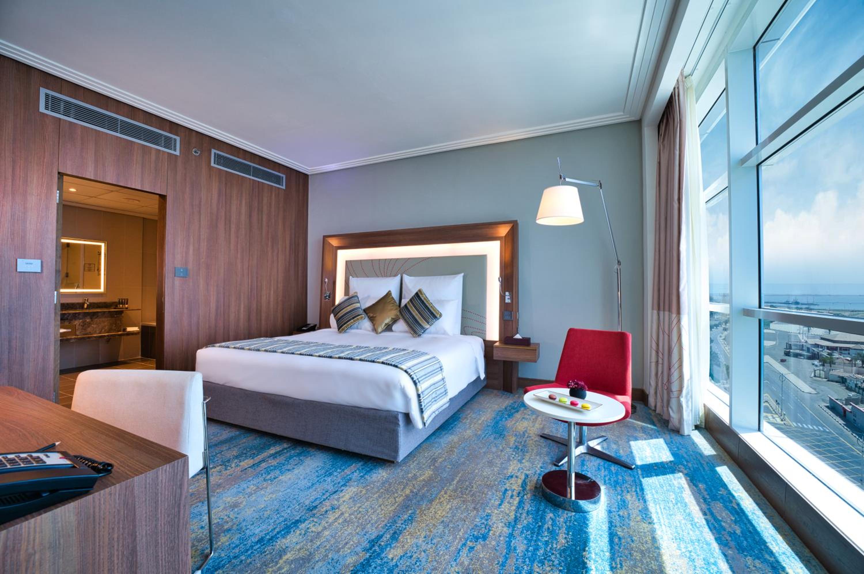 Superior Suite with pool view